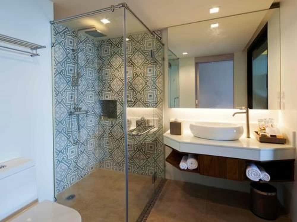 Deluxe King Room with Sea View - Non-Smoking,1622044718:JPEG