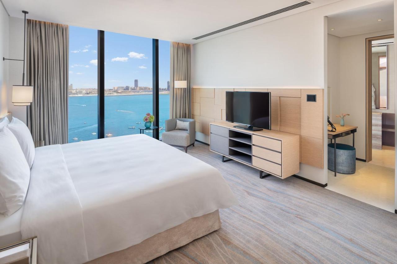 Club One Bedroom Executive Sea View Suite with Lunch & World's Highest Infinity Pool Access