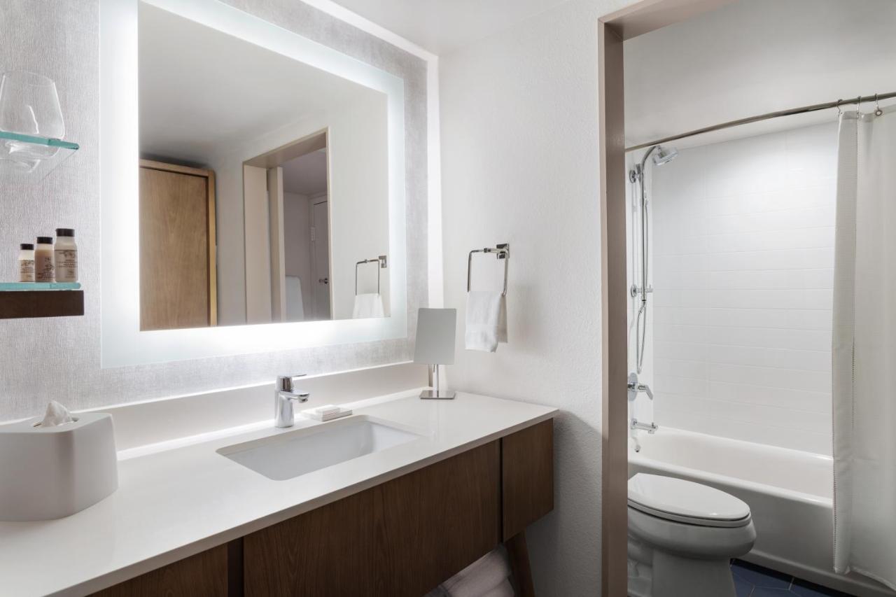 Suite, 1 King, Sofa bed, Partial bay view, Balcony