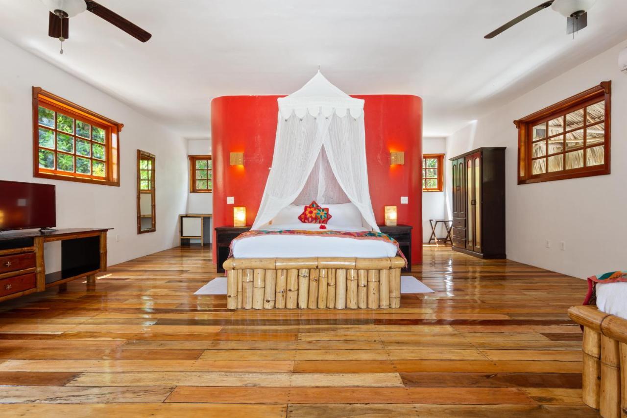Colonial Suite
