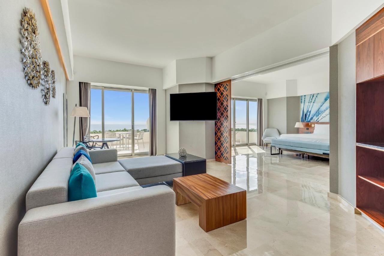 Honeymoon Suite