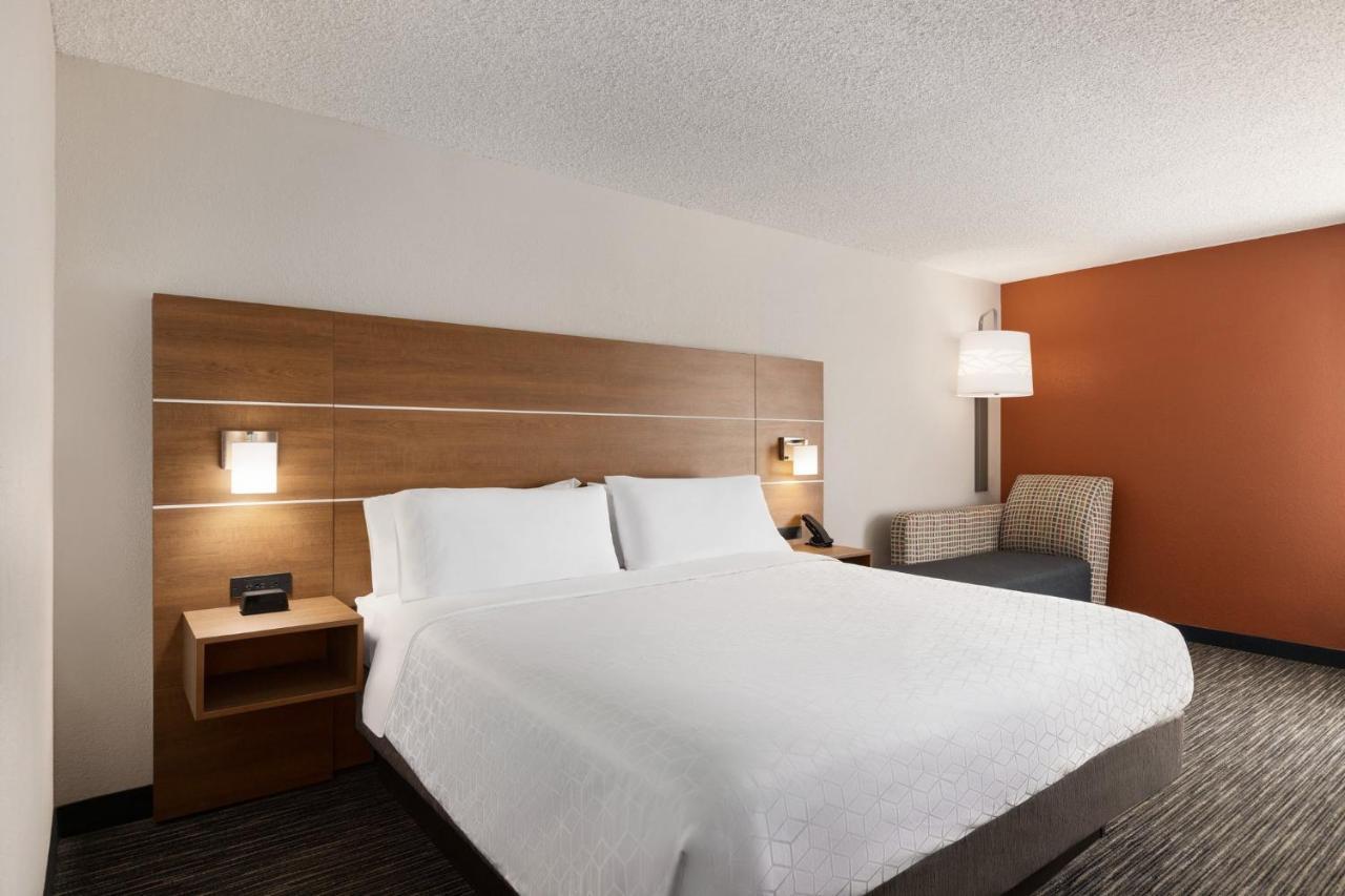 Standard King Room with Mobility Accessible Roll-In Shower