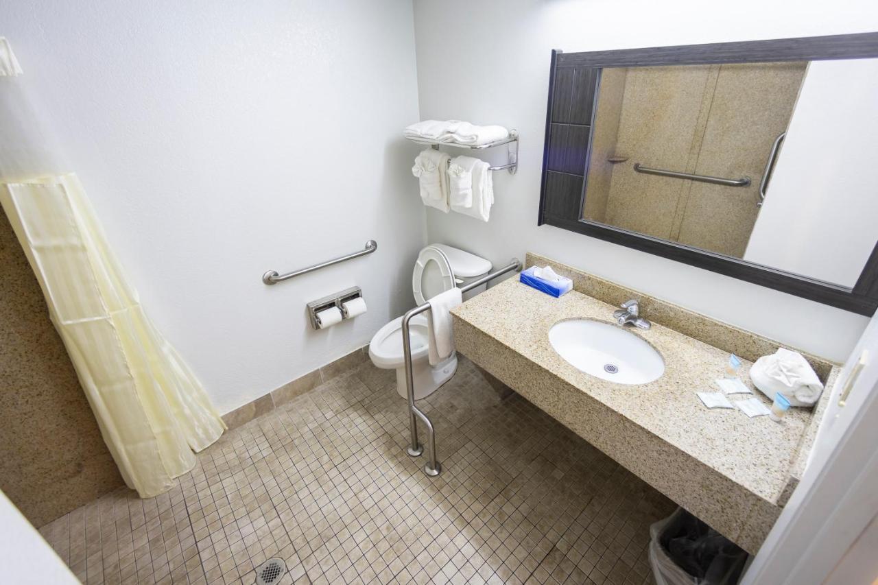 King Room - Disability Access - Non-Smoking