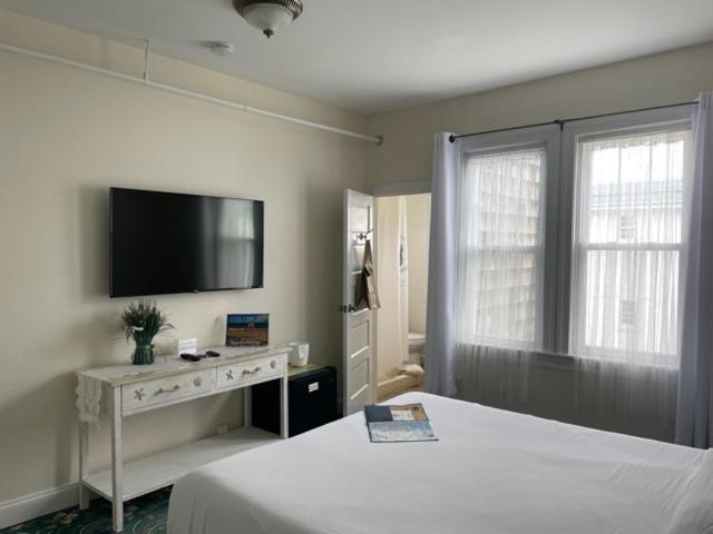 Queen Room - Non-Smoking