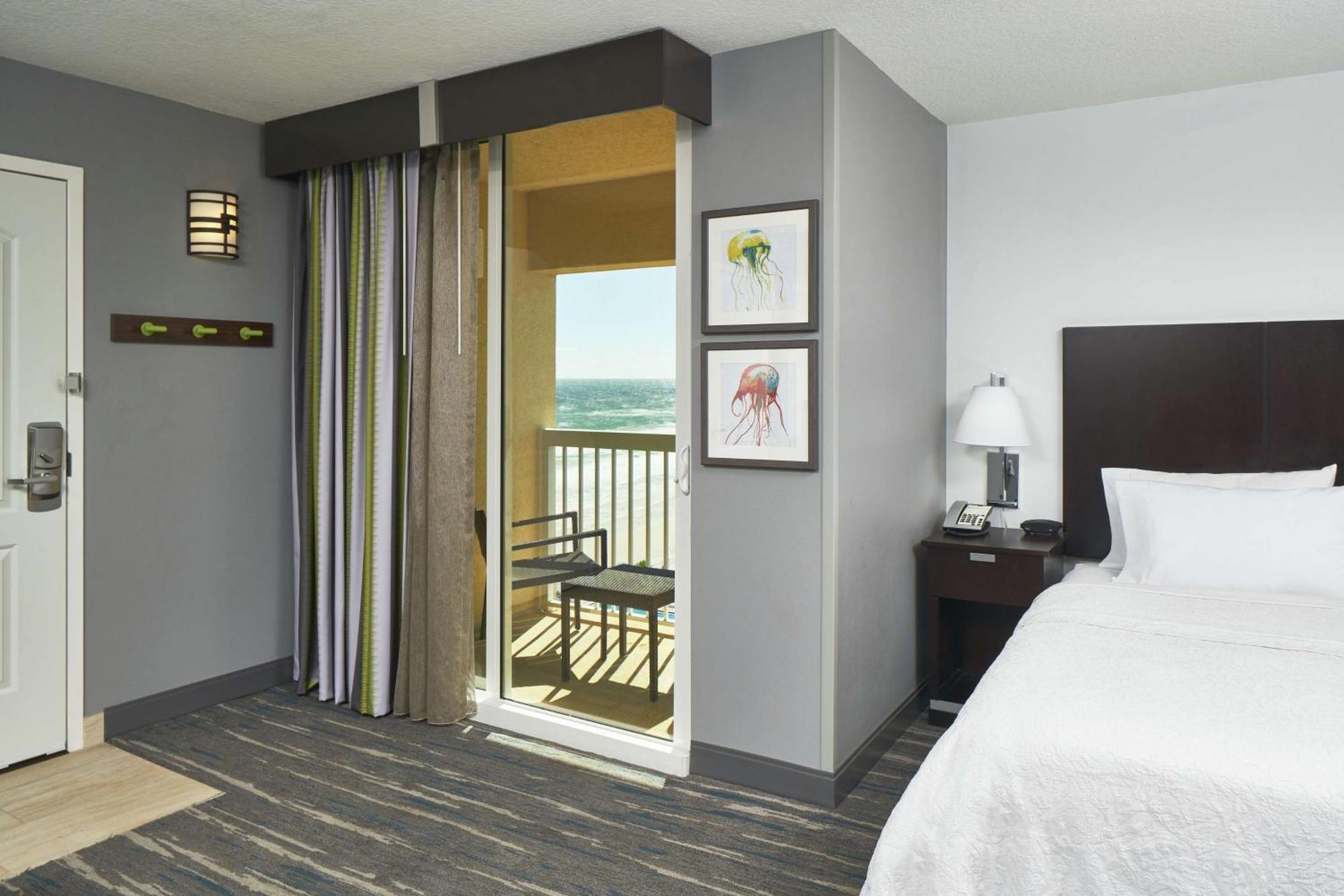King Room with Balcony - Non-Smoking