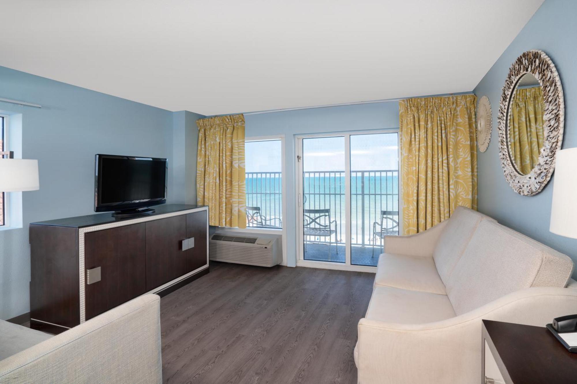 Deluxe Suite King and Full with Garden Tub Oceanfront