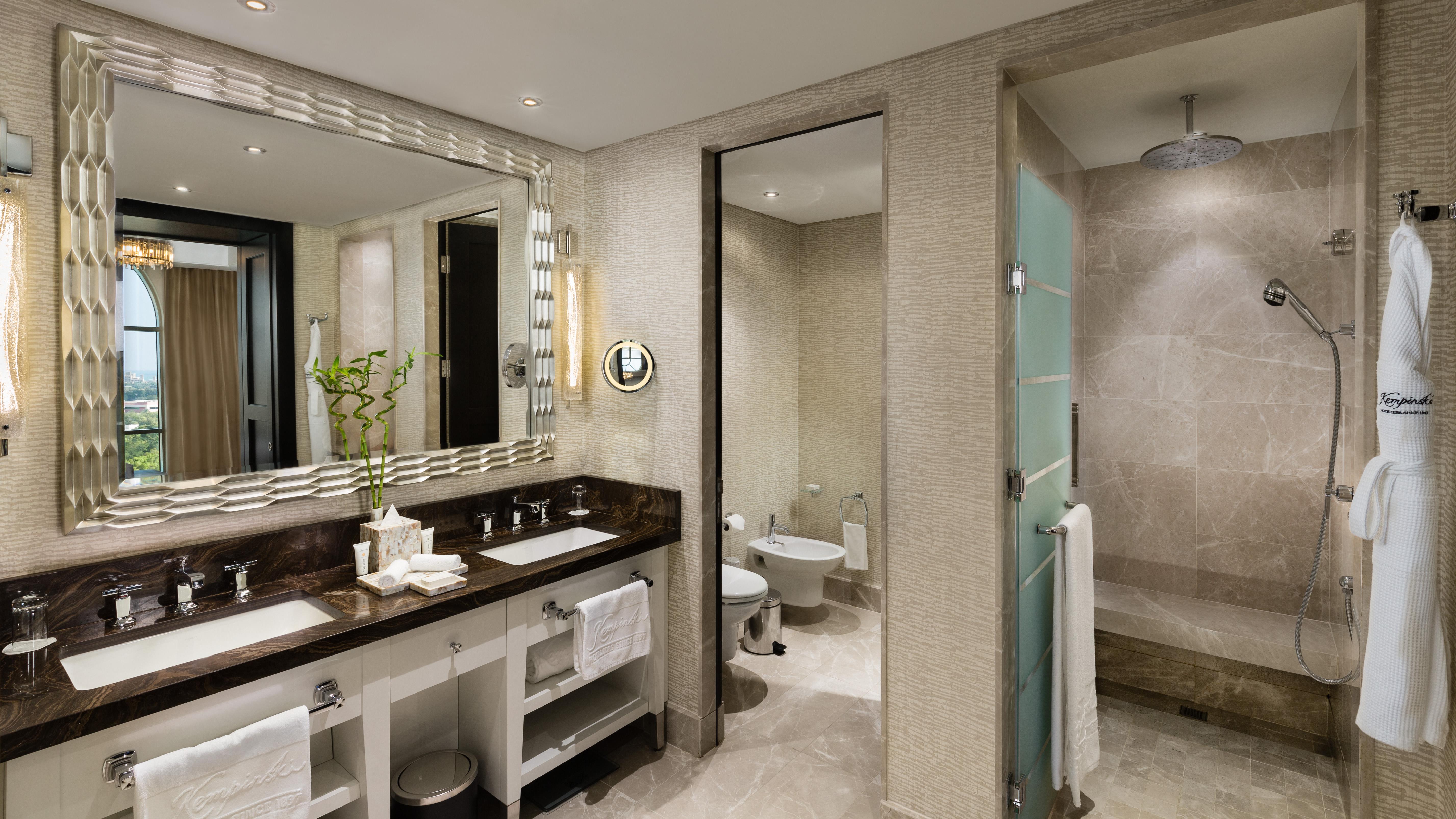 3 Bedroom Family Suite - Lounge Access including Afternoon Tea, Evening Cocktail Hours, Soft Refreshments & Canapes