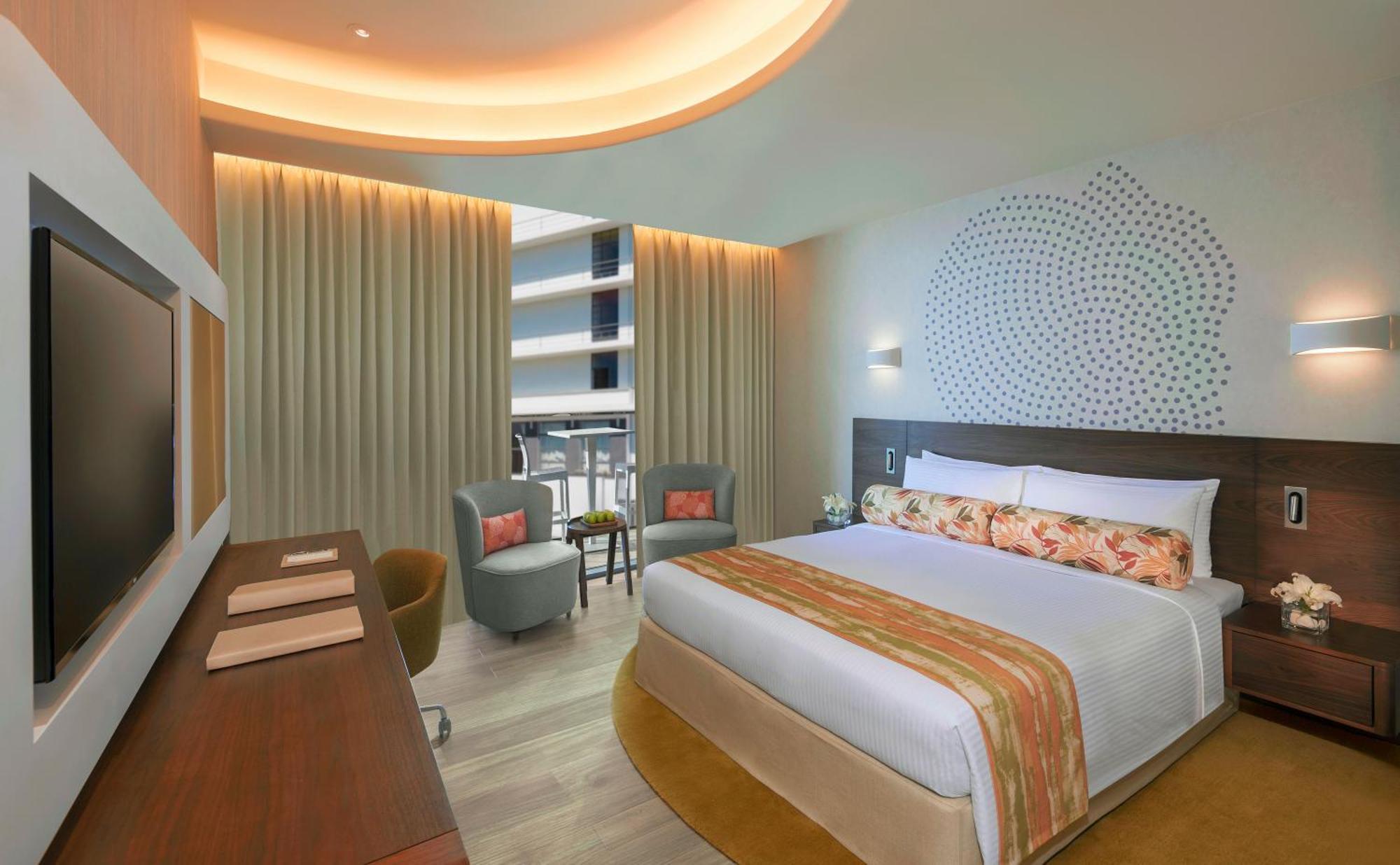 Deluxe Room with Balcony and Sea View