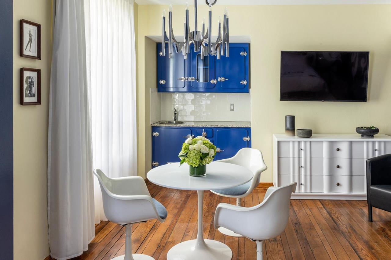 Deluxe Suite,1292559064:JPEG