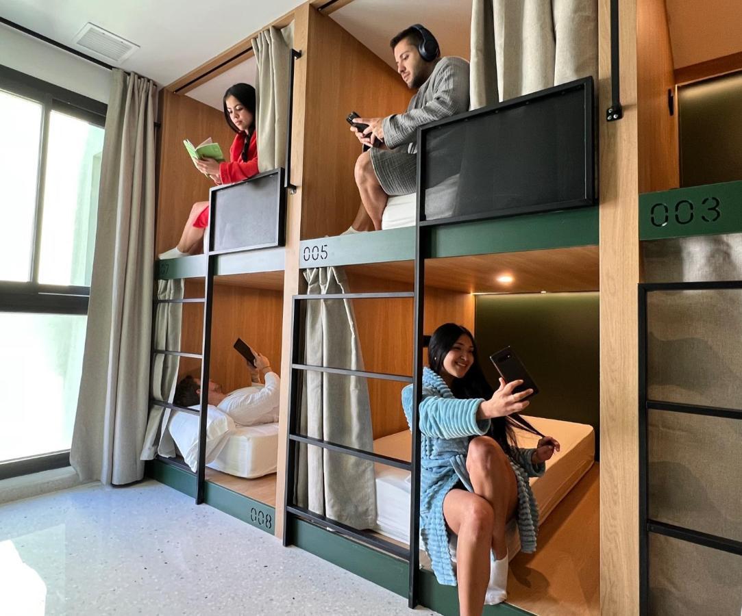 Bed in 18-Bed Mixed Dormitory Room with Bathroom