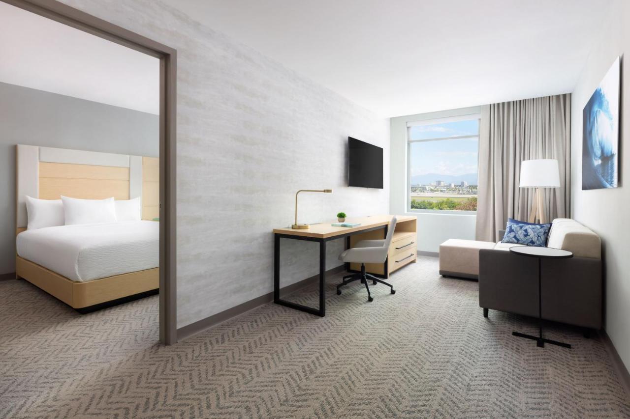 One-Bedroom Queen Suite