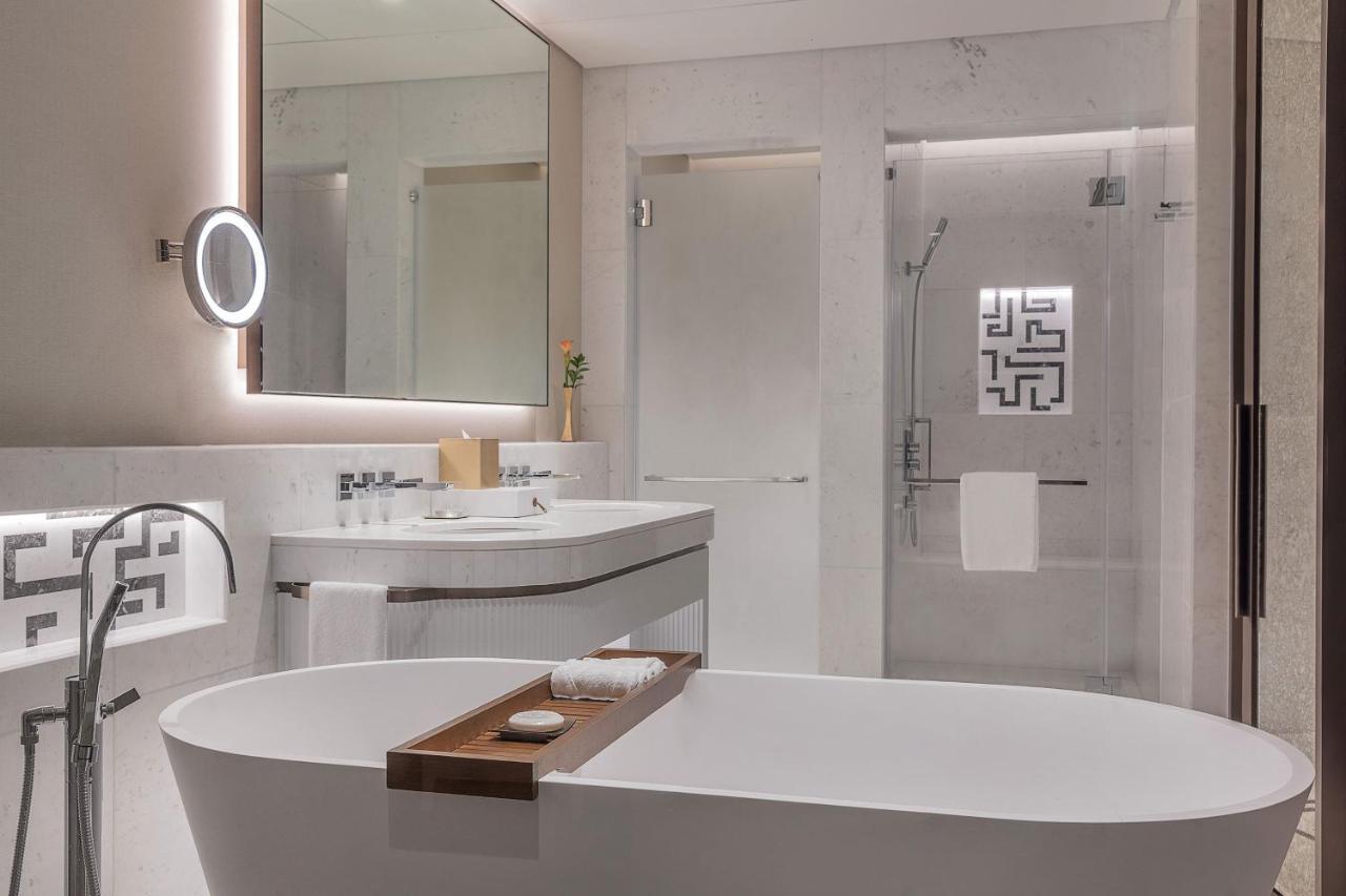 Grand Deluxe Twin Room with Partial Sea View, KYMA beach access, Signature St. Regis Butler Service