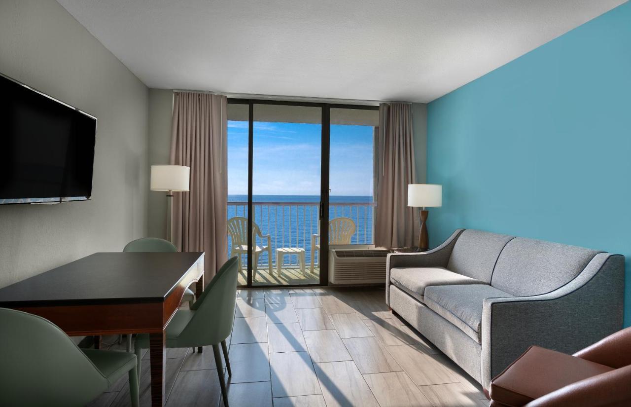 Oceanfront Queen Suite
