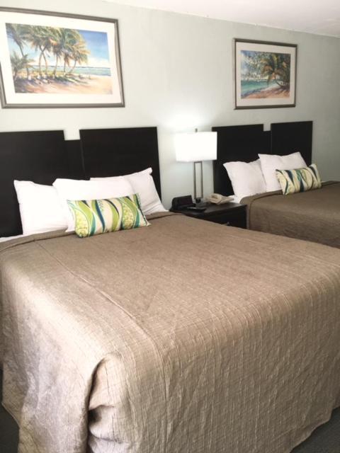 Non-Oceanfront Double Queen Room with Kitchen-Accessible