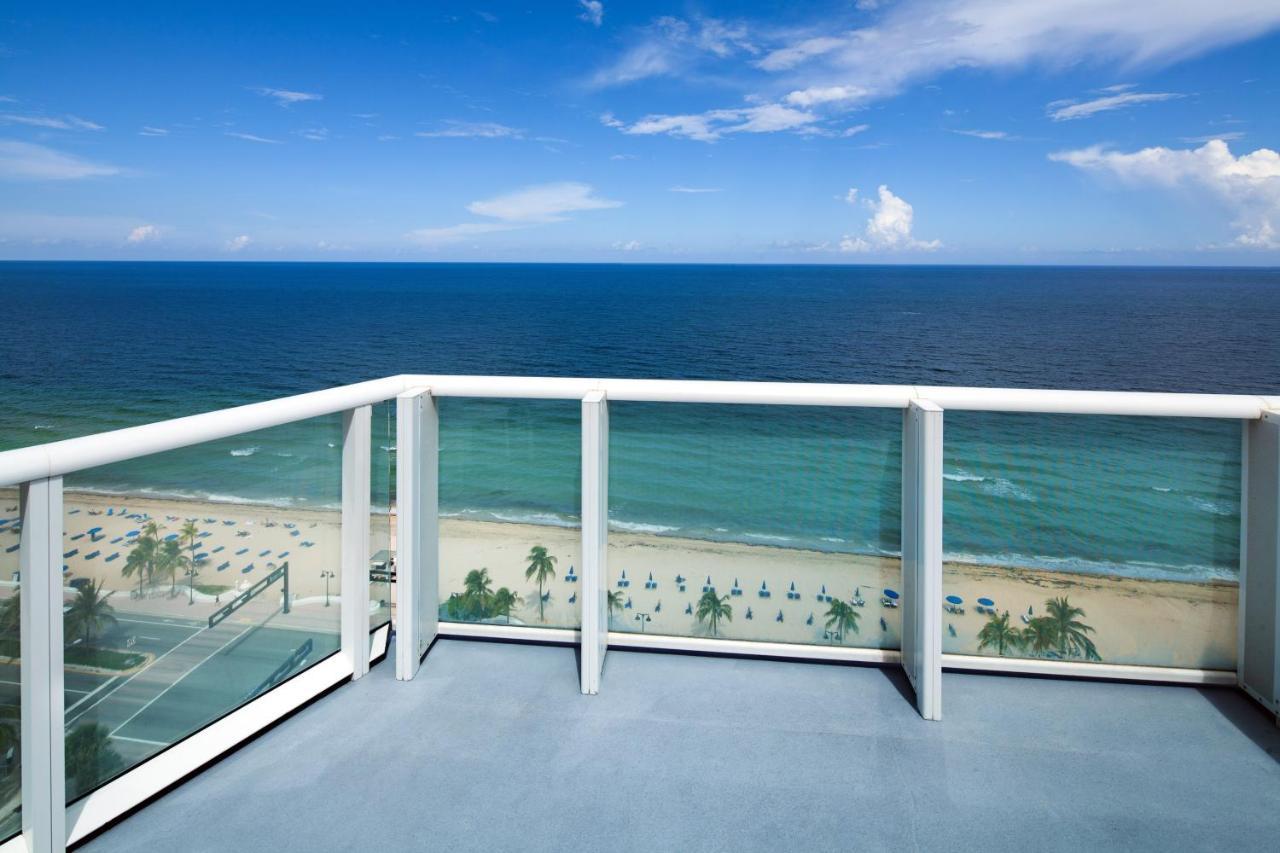 W Corner One-Bedroom Queen Suite with Oceanfront - Mobility/Hearing Accessible with Roll-In Shower