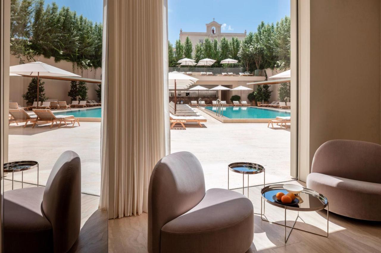 Executive Poolside, Larger Guest room, 1 King, Poolside view