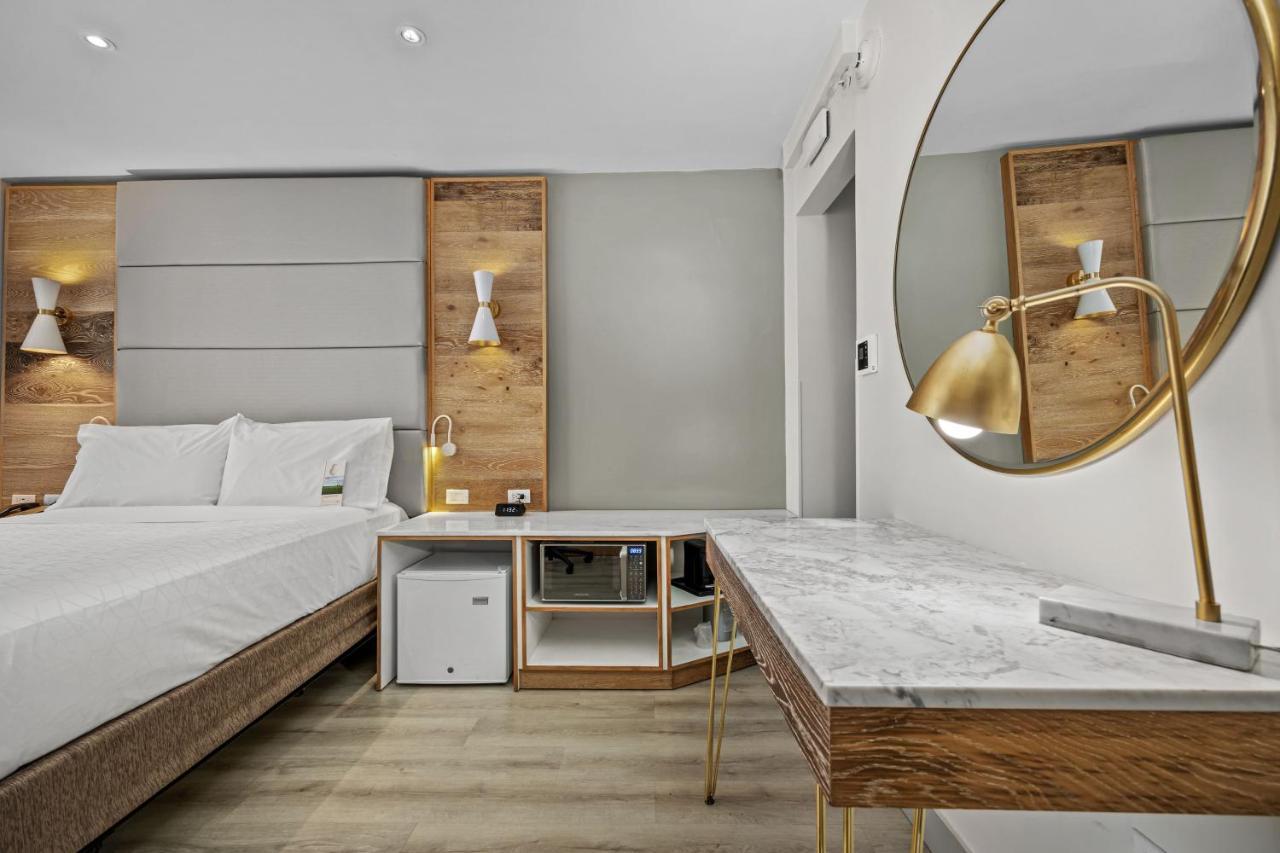 Standard Queen Room
