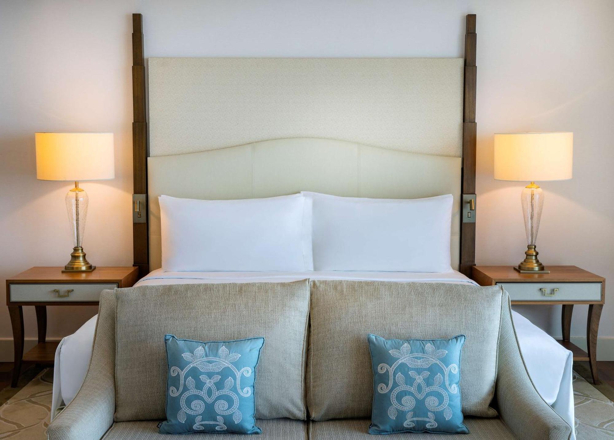 Deluxe Skyline King Room with Sea View