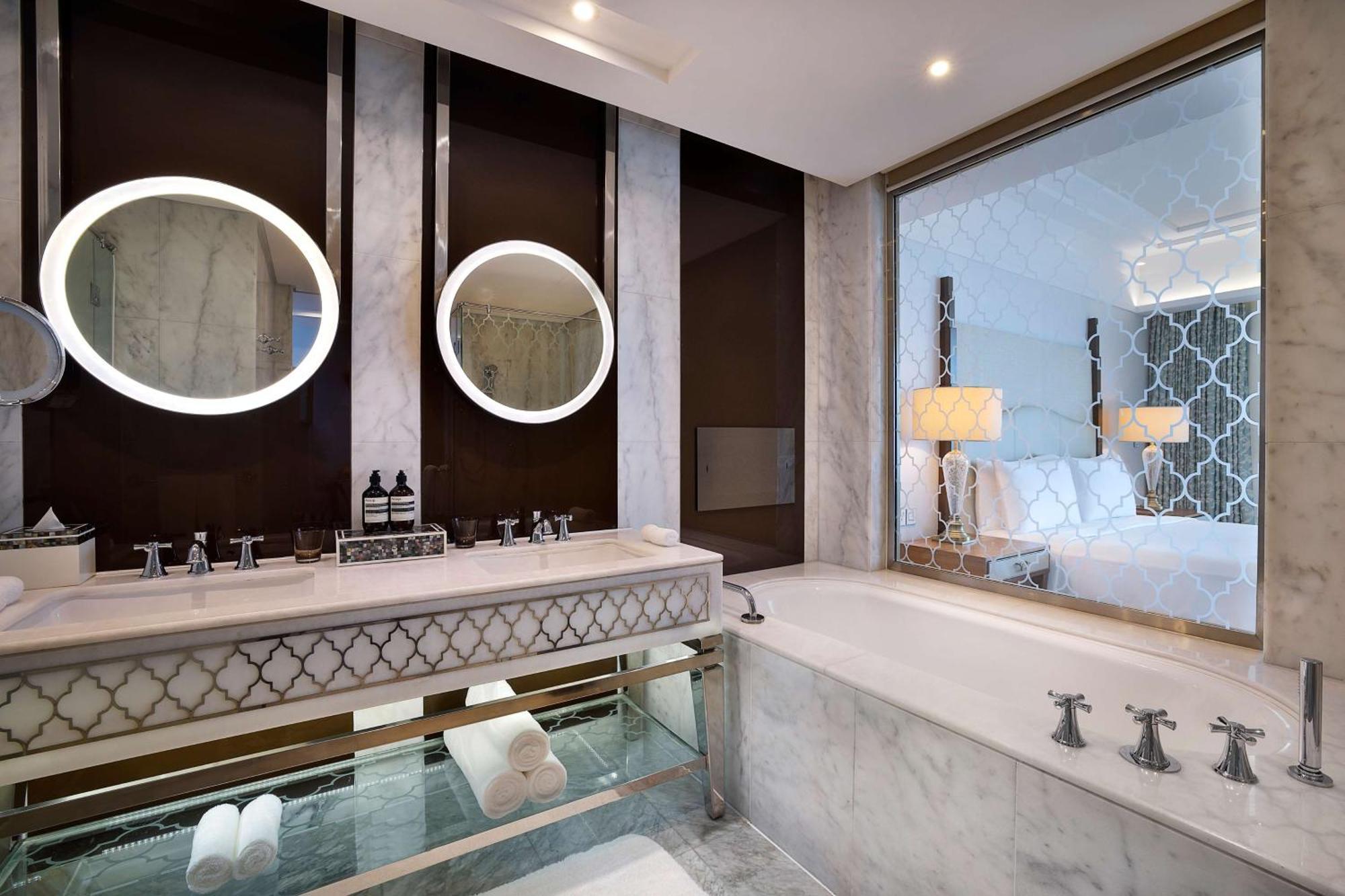 Deluxe Queen Room with Two Queen Beds and Skyline Sea View