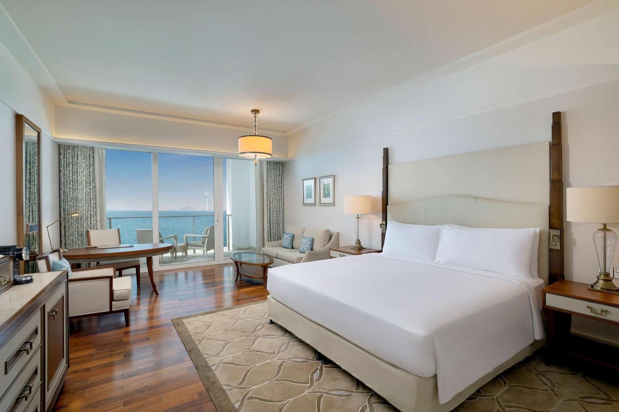 One-Bedroom Club Suite with Sea View