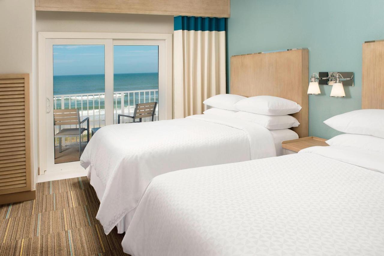 Executive Suite, 2 Queen, Sofa bed, Oceanfront, Balcony