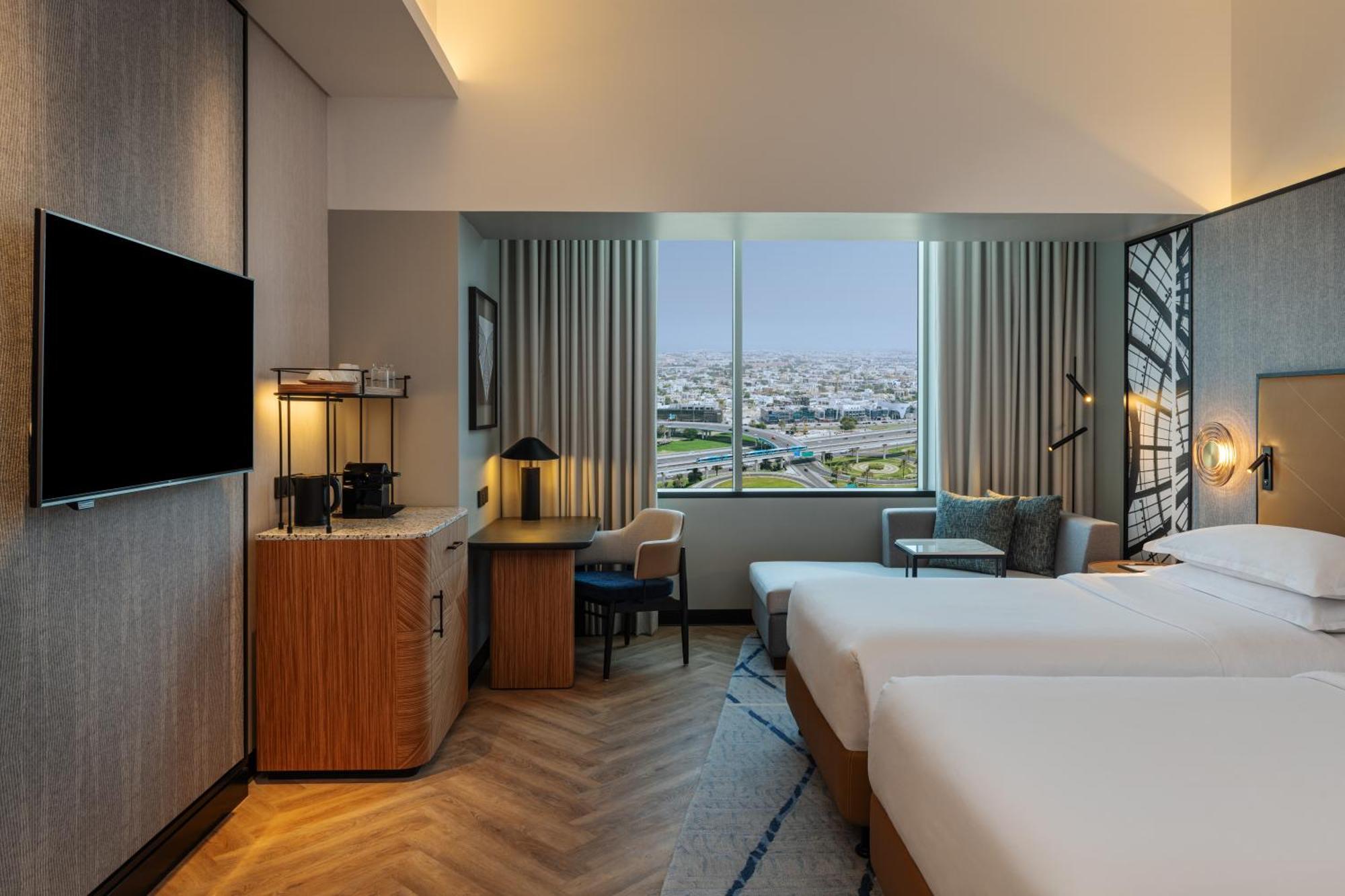 Club Twin Room, Skyline view  - Club lounge Access including Breakfast, Evening Cocktail hours & Soft Refreshments & Canapes