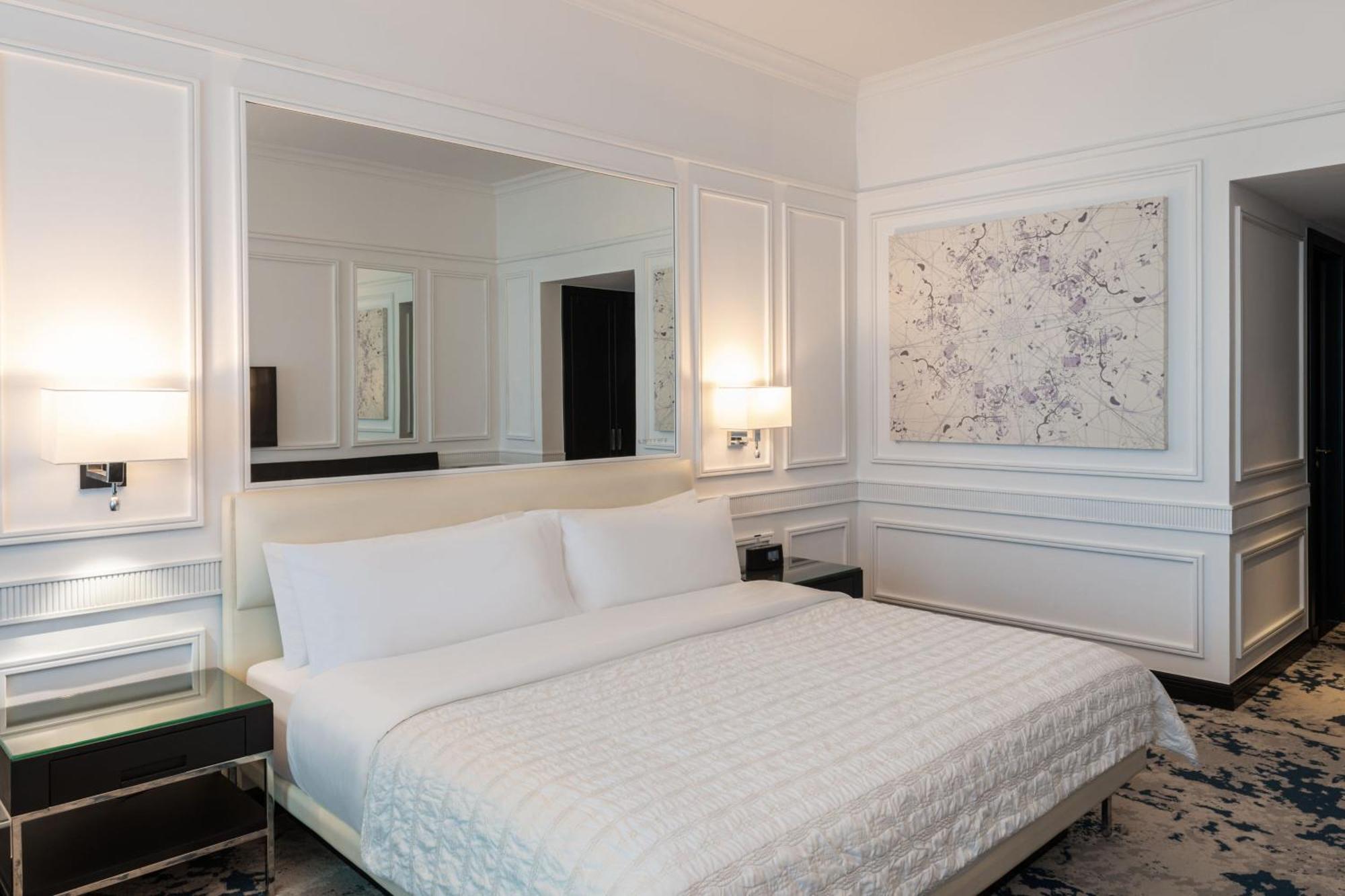 Deluxe Suite Sea View, Club lounge access, 1 King, Balcony