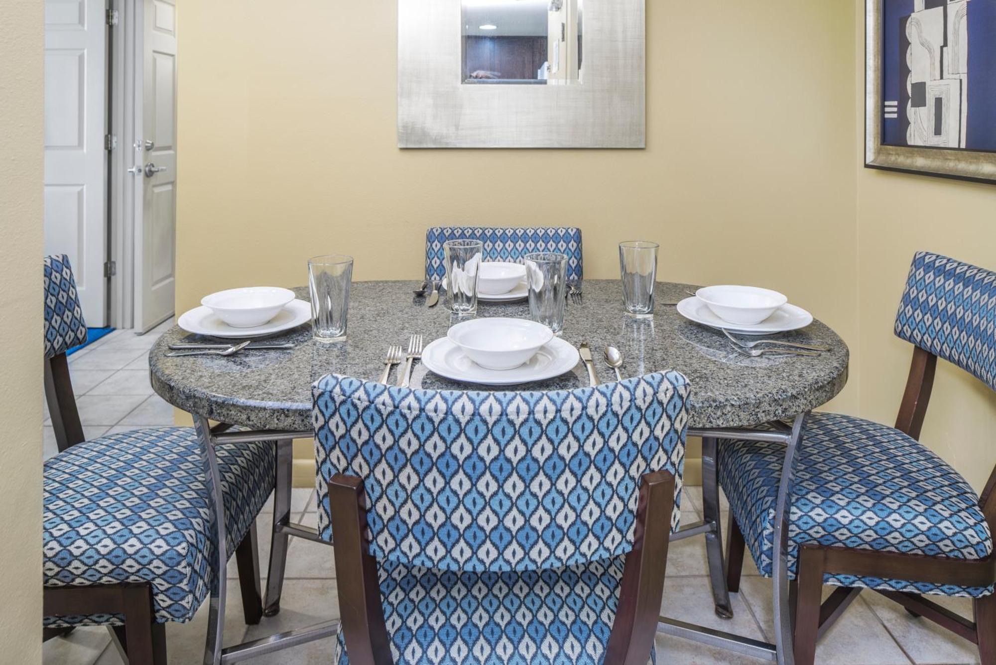 1 BEDROOM OCEAN VIEW KING SUITE PLUS