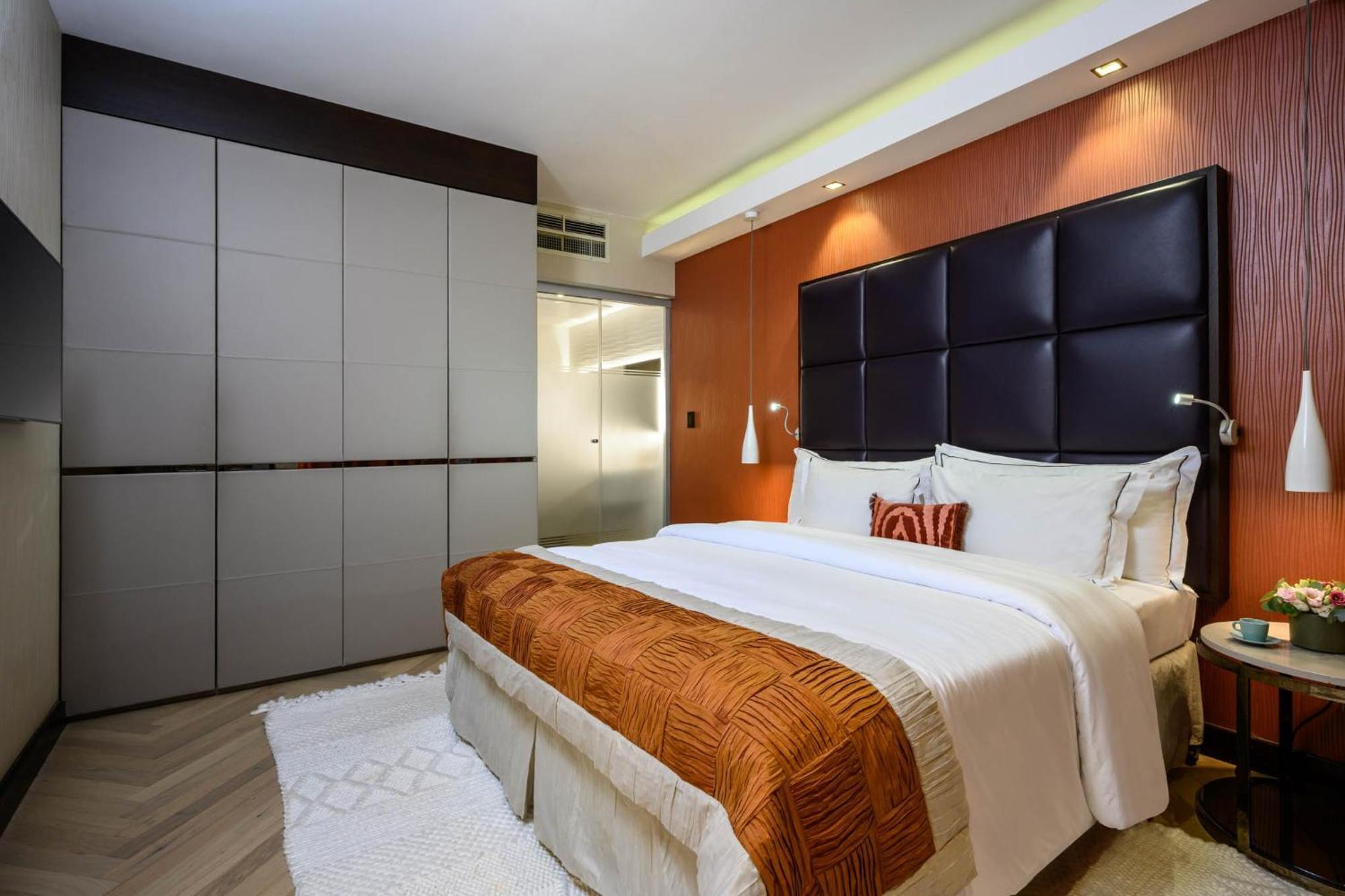 One-Bedroom Suite with Sea View