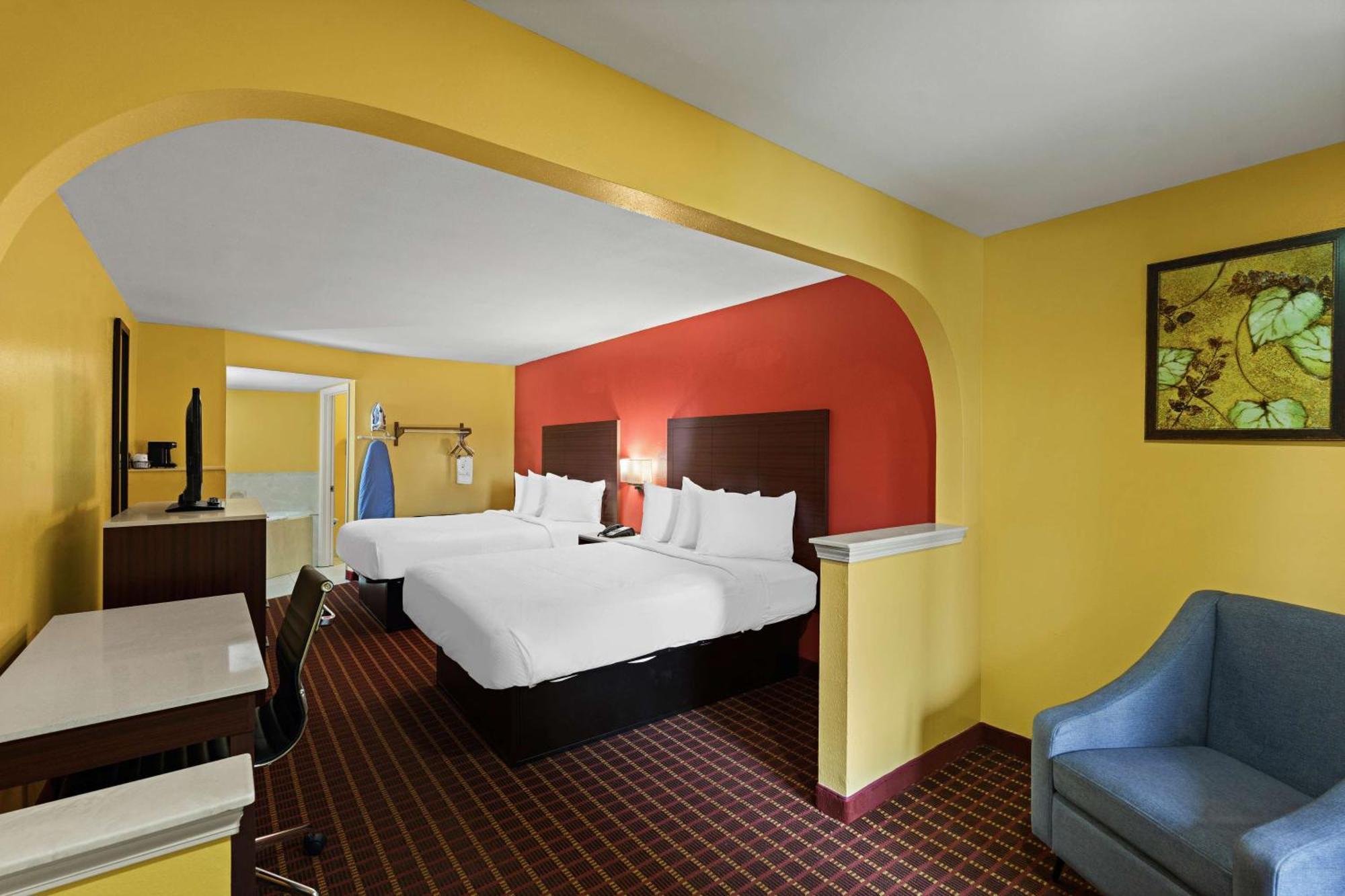 Queen Suite with Two Queen Beds and Hot Tub - Non-Smoking