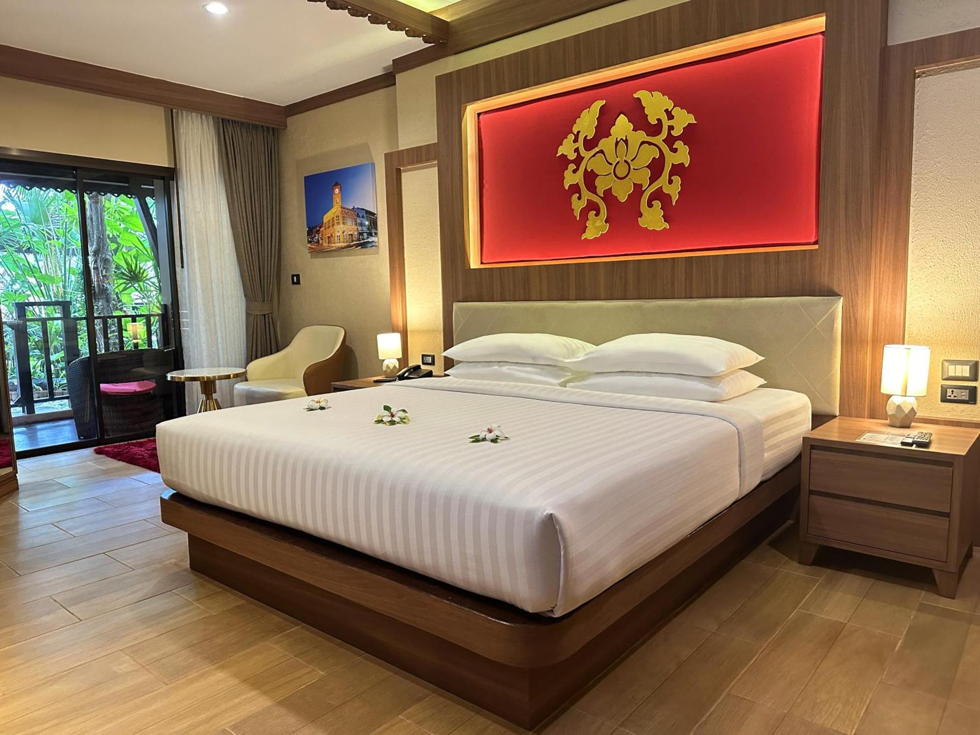Queen Room with Garden View