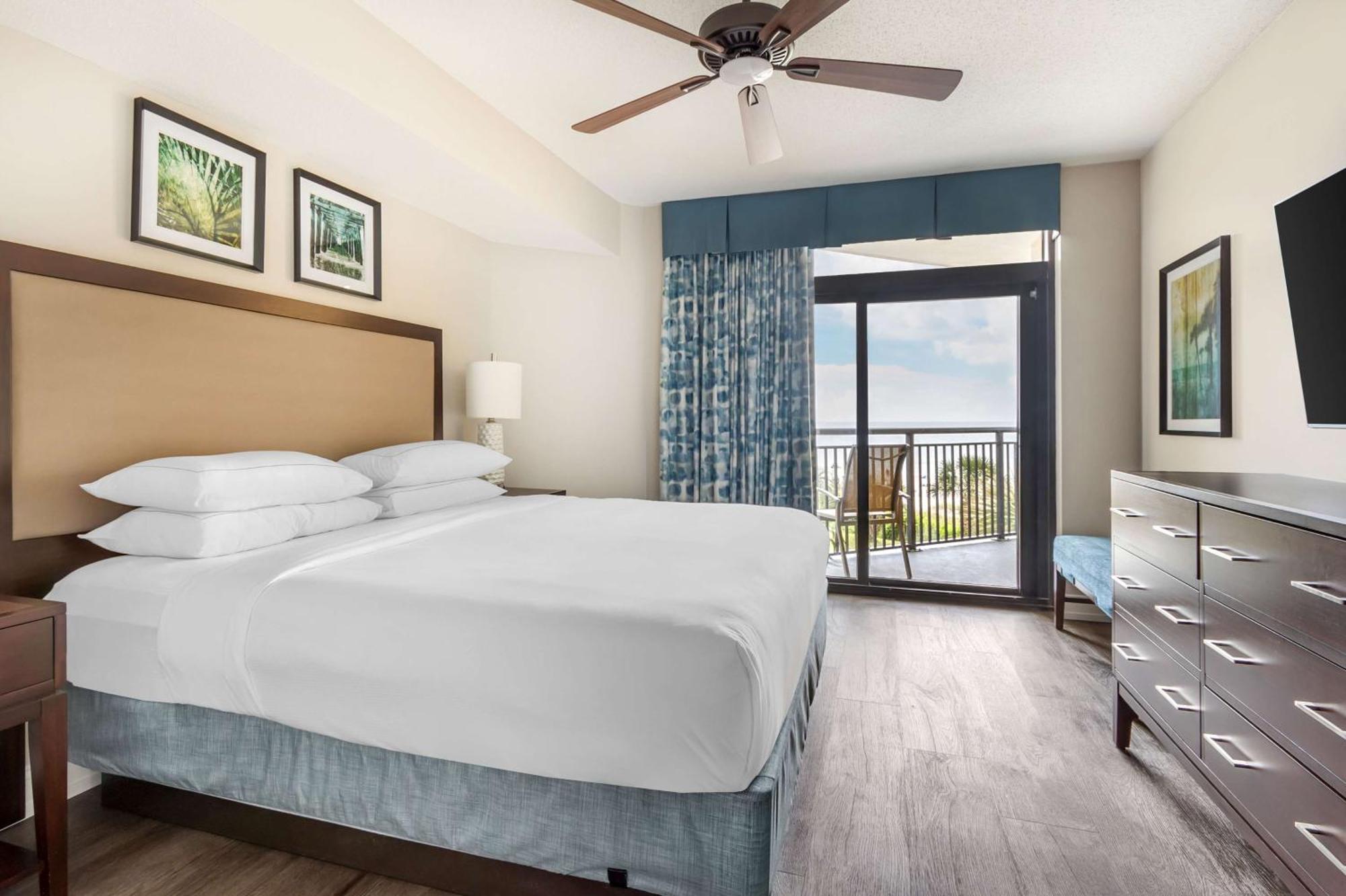Two-Bedroom Room with Roll-In Shower and Ocean Front - Hearing Accessible