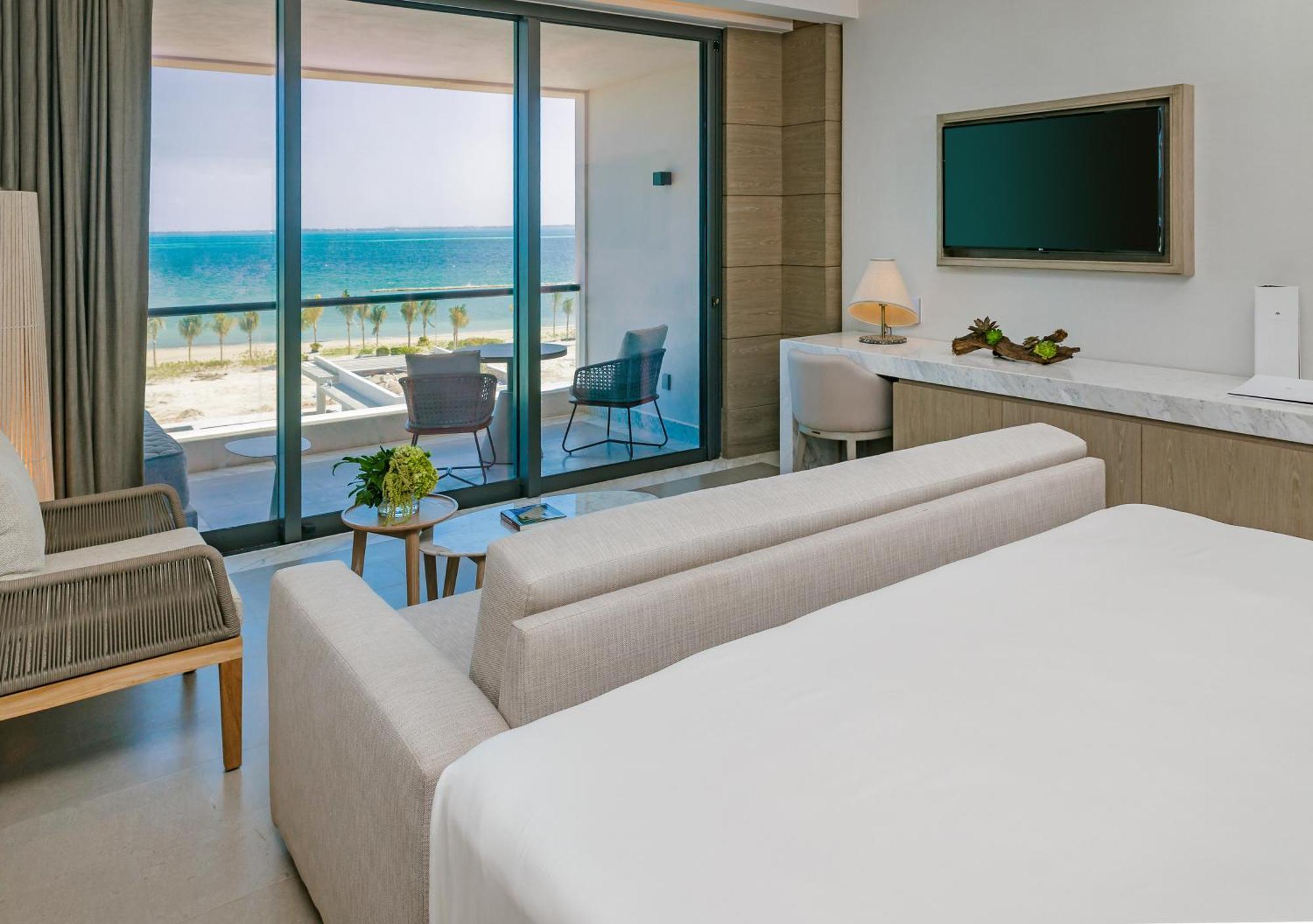 Euphoria Corner King Suite with Ocean View