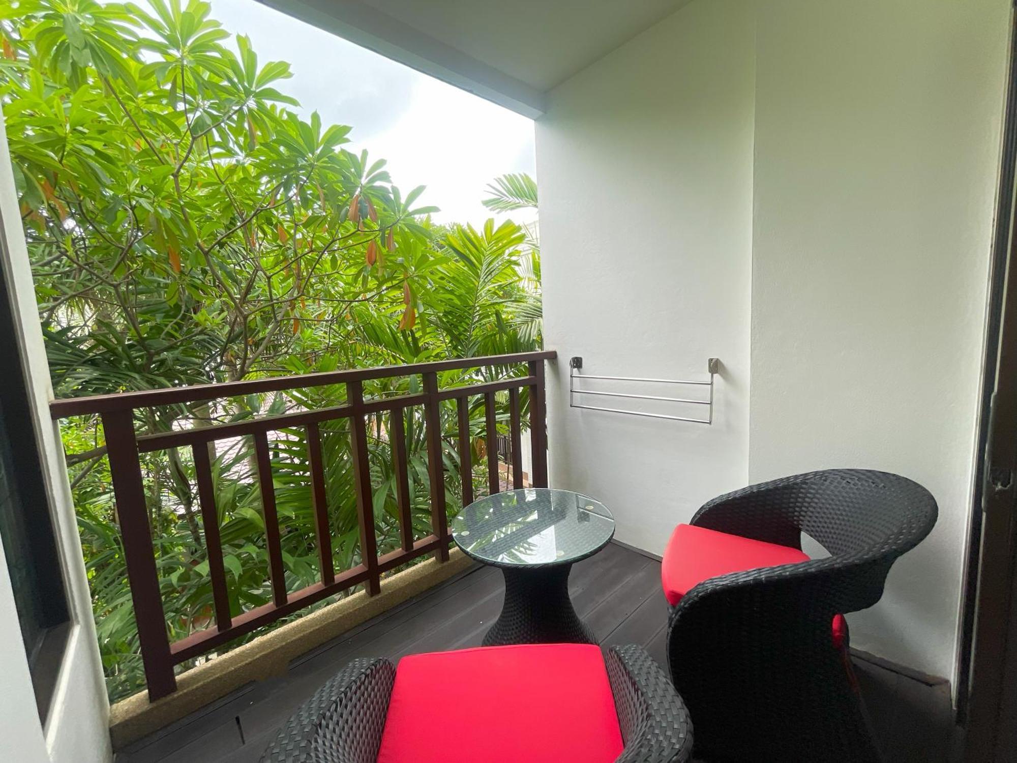 Deluxe Balcony King Garden View
