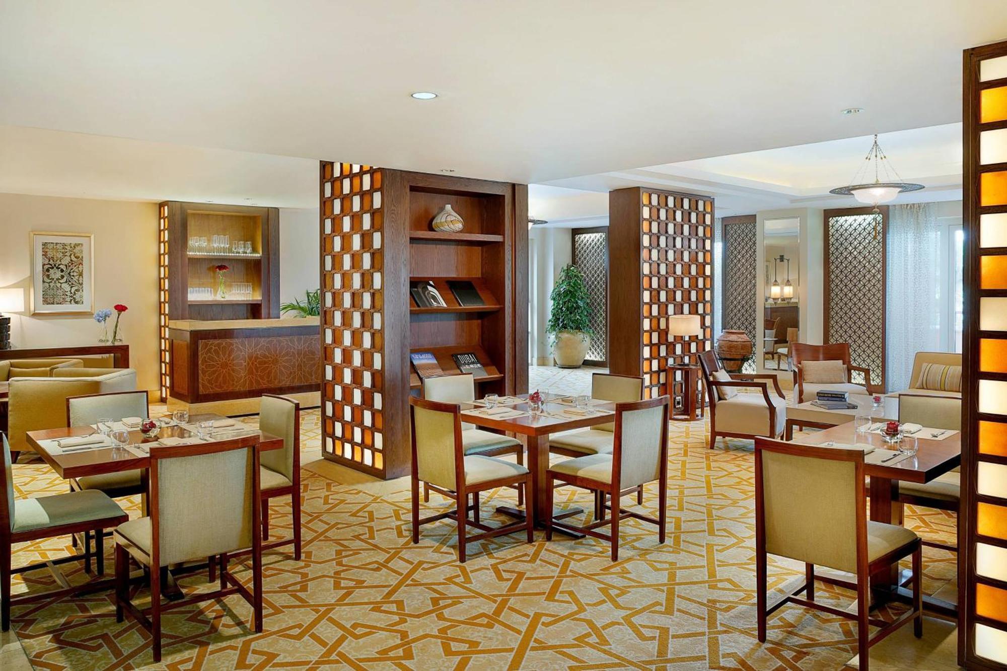Club Garden Room, 2 Queen Beds, Club Lounge Access with 5 Culinary Presentations Including Breakfast and Free Flowing Beverages