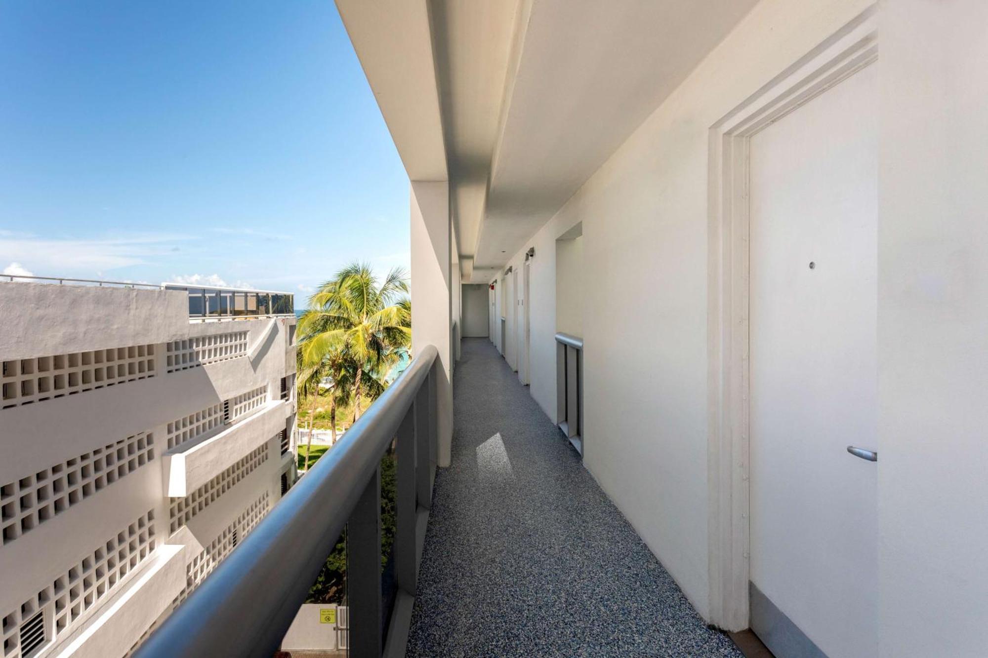 2 Queen Beds Partial Oceanview Balcony - Exterior Wing
