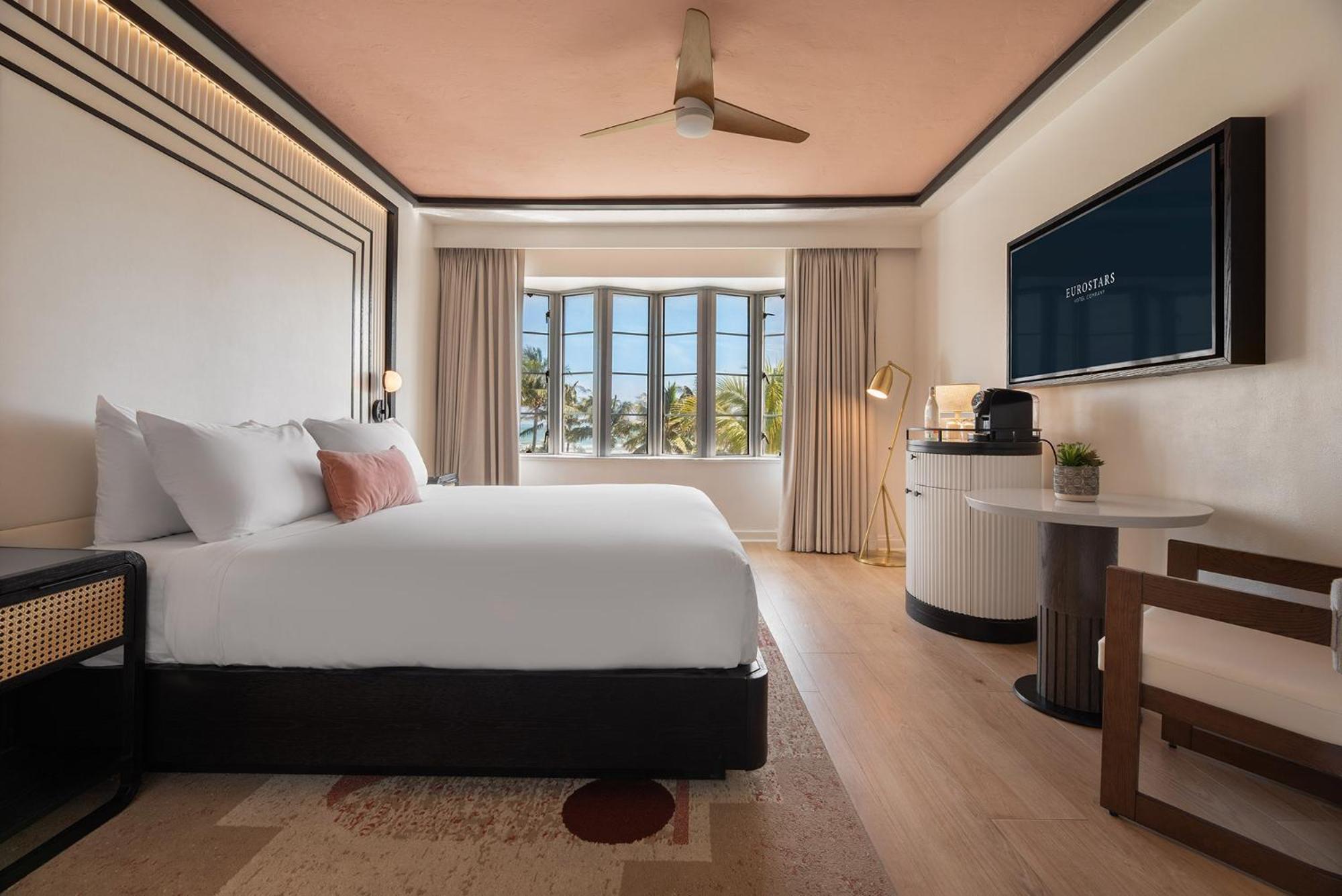 Deluxe King Room with ocean view