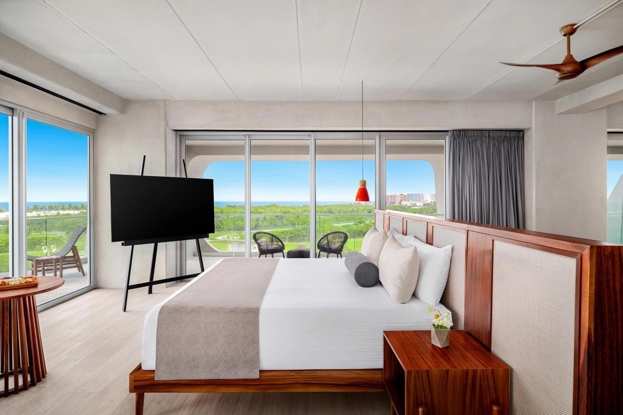 Vantage Club Master Suite Golf View King