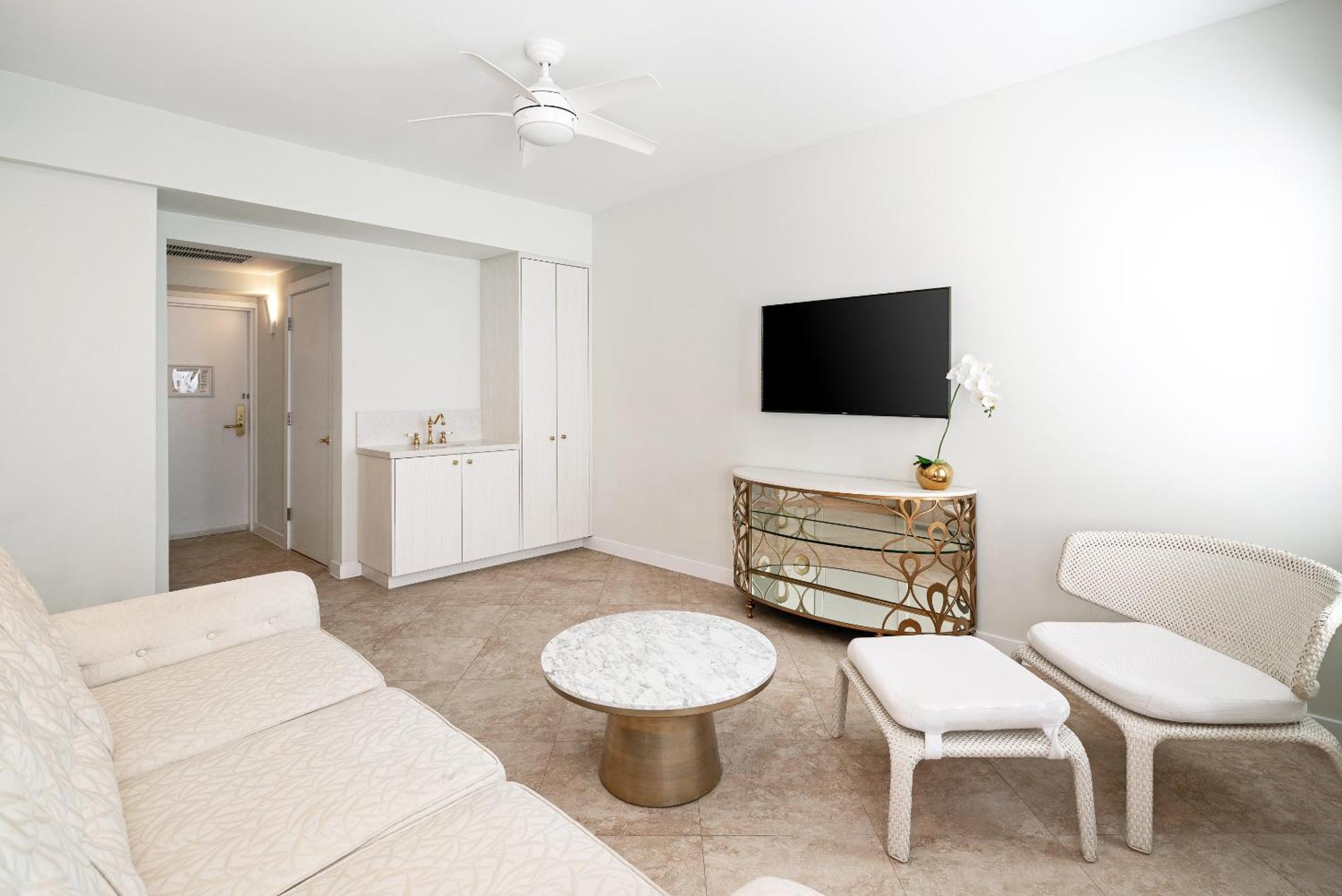 Two-Bedroom Suite,1696637805:JPEG