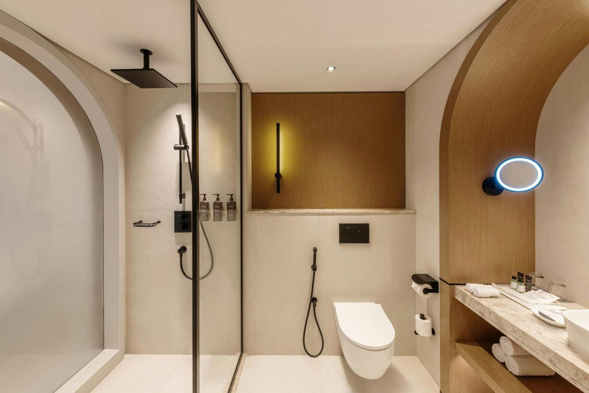 Premium King Suite JBR View with Club Lounge Access