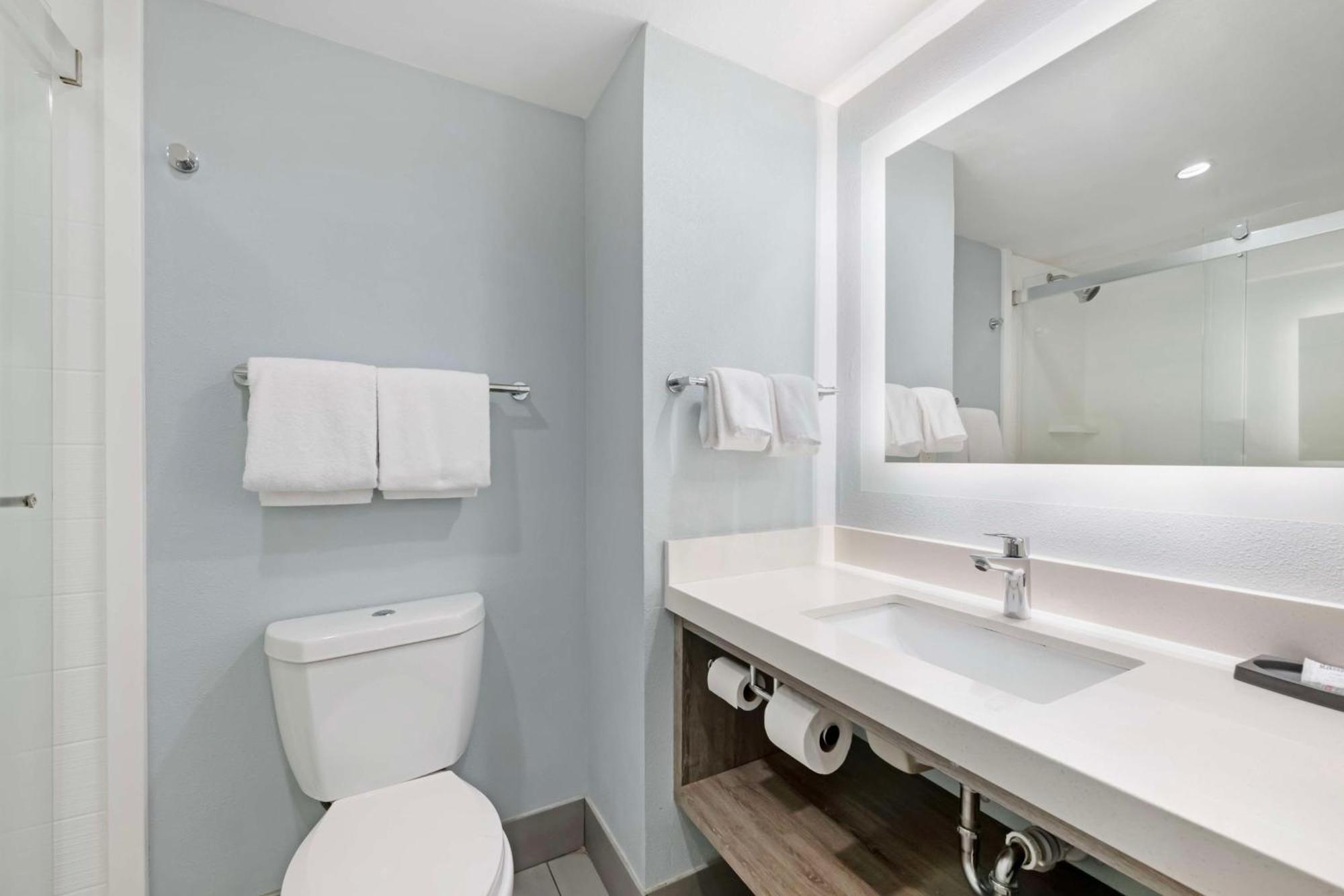 King Room - Ocean Front - Non-Smoking,1645660397:JPEG