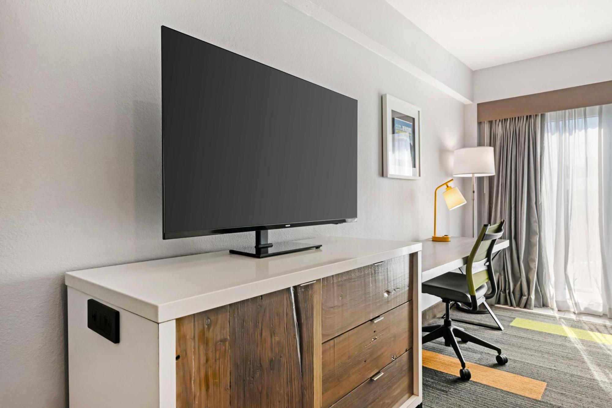 Queen Room with Two Queen Beds - Non-Smoking,1645660399:JPEG