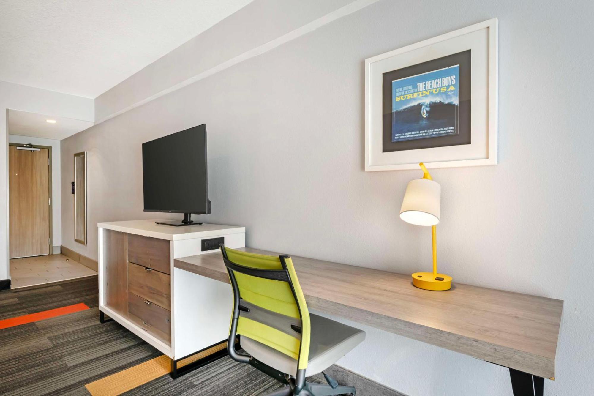 Queen Room with Two Queen Beds - City View,1645660400:JPEG