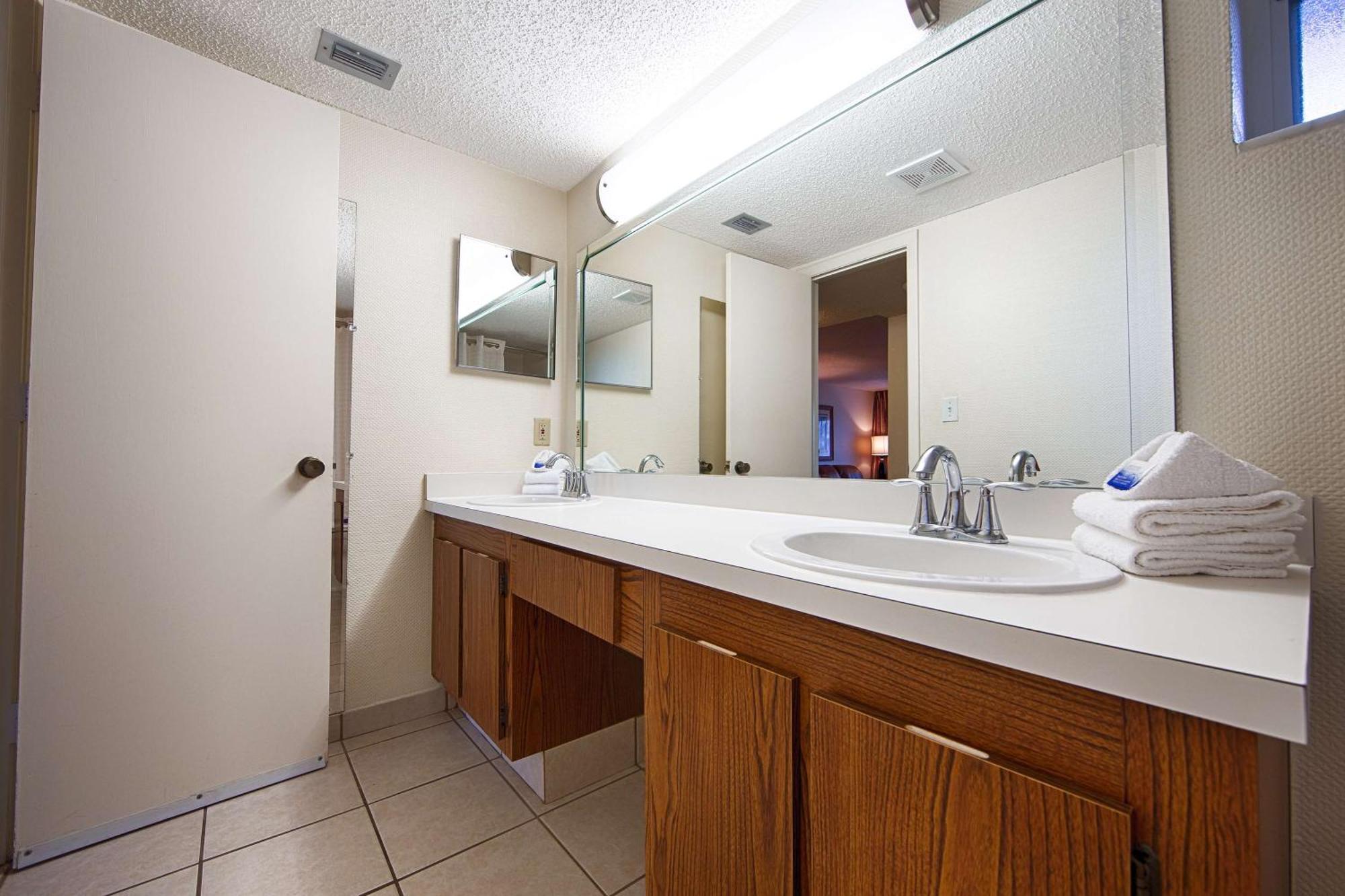 Queen Suite with Two Queen Beds - Non-Smoking