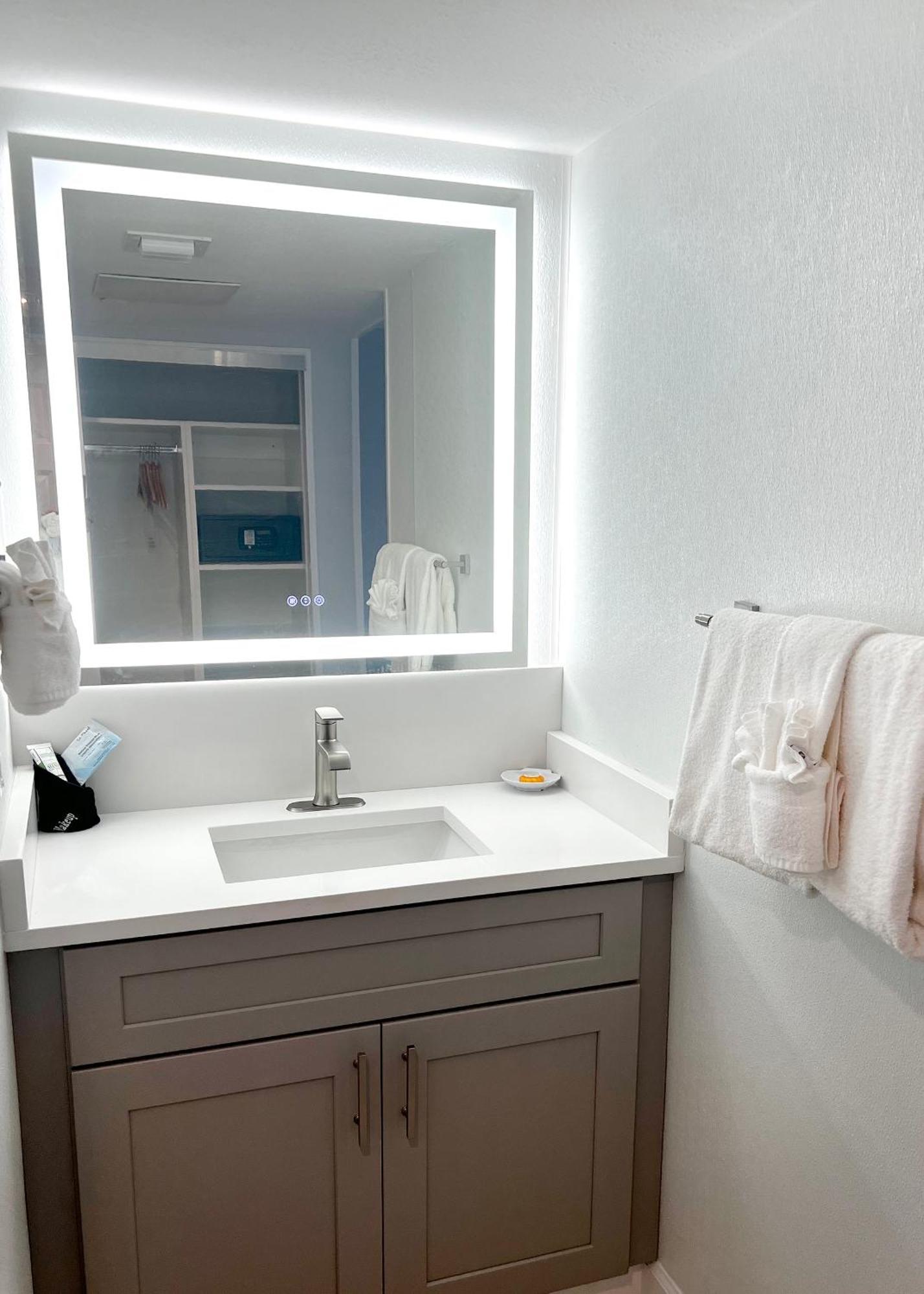 Beachfront Two Double Beds Room with Balcony,1651172003:JPEG