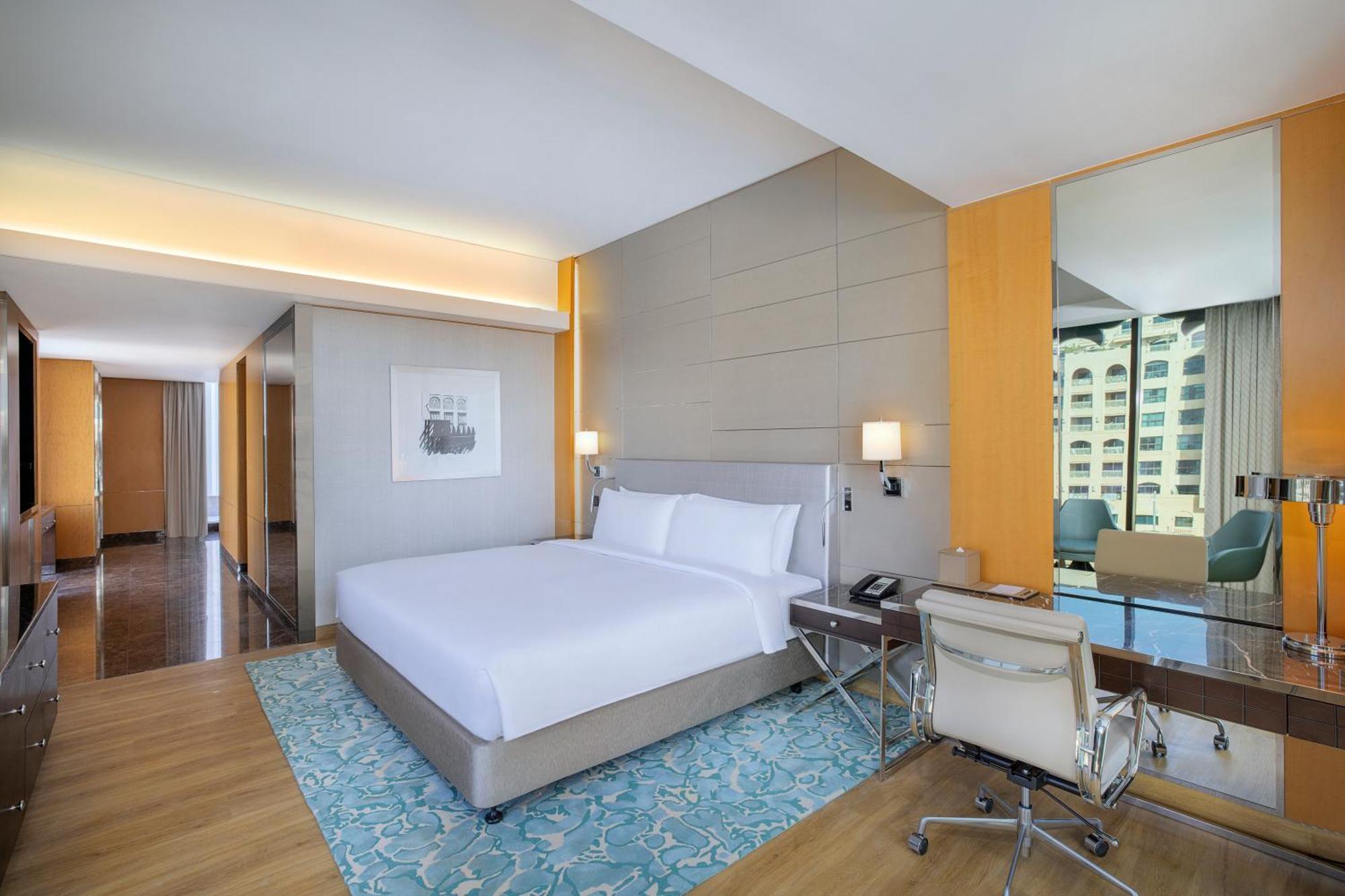 King Corner Executive Room with Balcony and Lounge Access