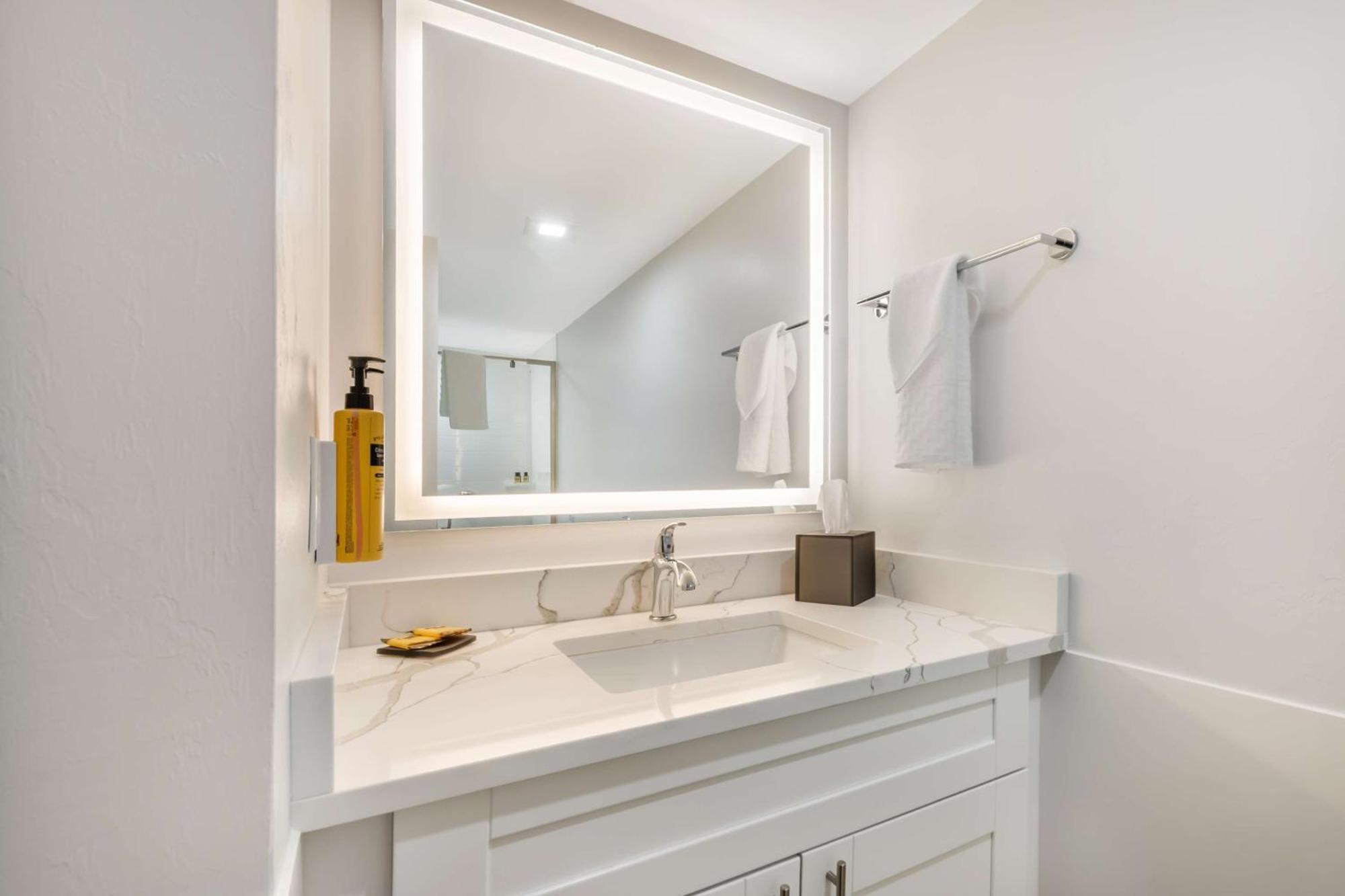 Double Suite with Two Double Beds and Sofa Bed, Ocean Front and Kitchen - Ground Floor/Non-Smoking