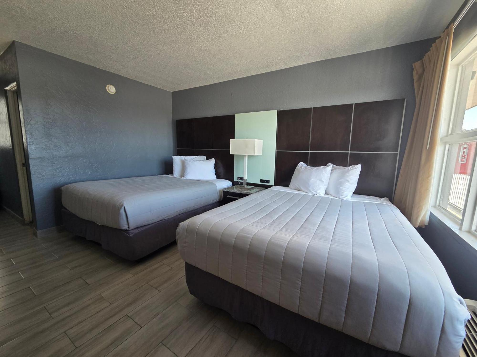 Deluxe Queen Room,1664667423:JPEG