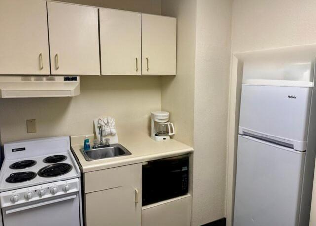 Cityview  with Two Double Beds, Efficiency Kitchen and Spa Bath