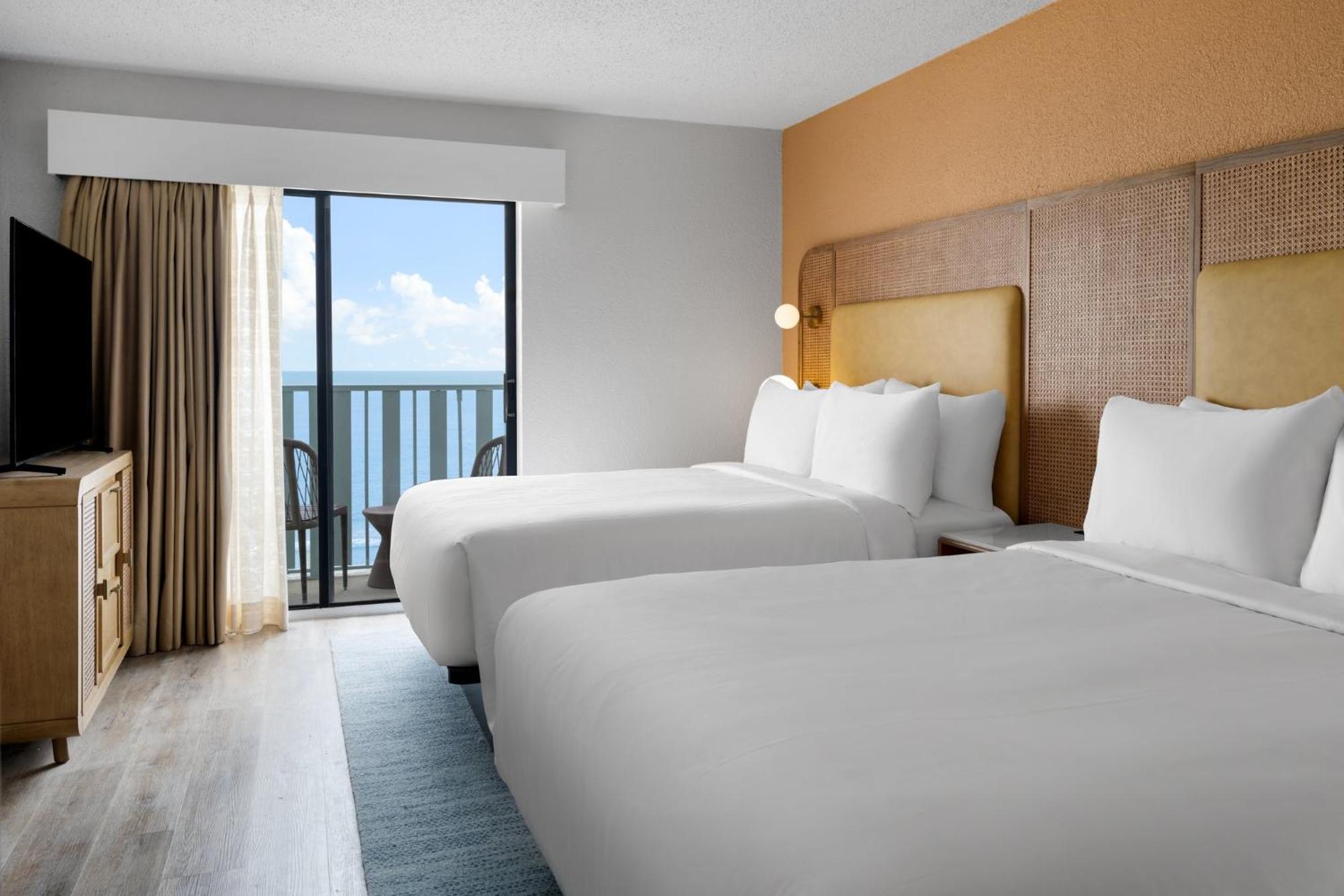Queen Suite with Two Queen Bed and One Sofa Bed - Oceanfront